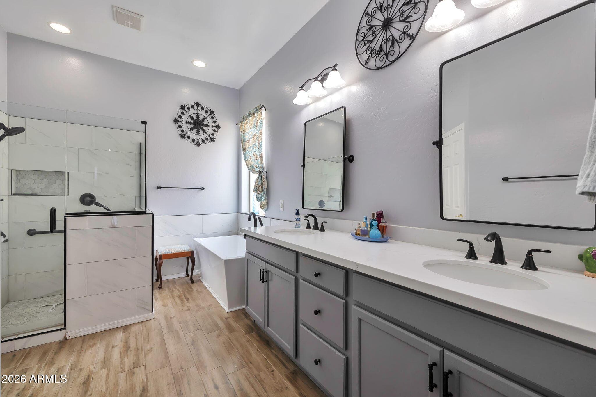 8807 W Carole Ln — photo 2