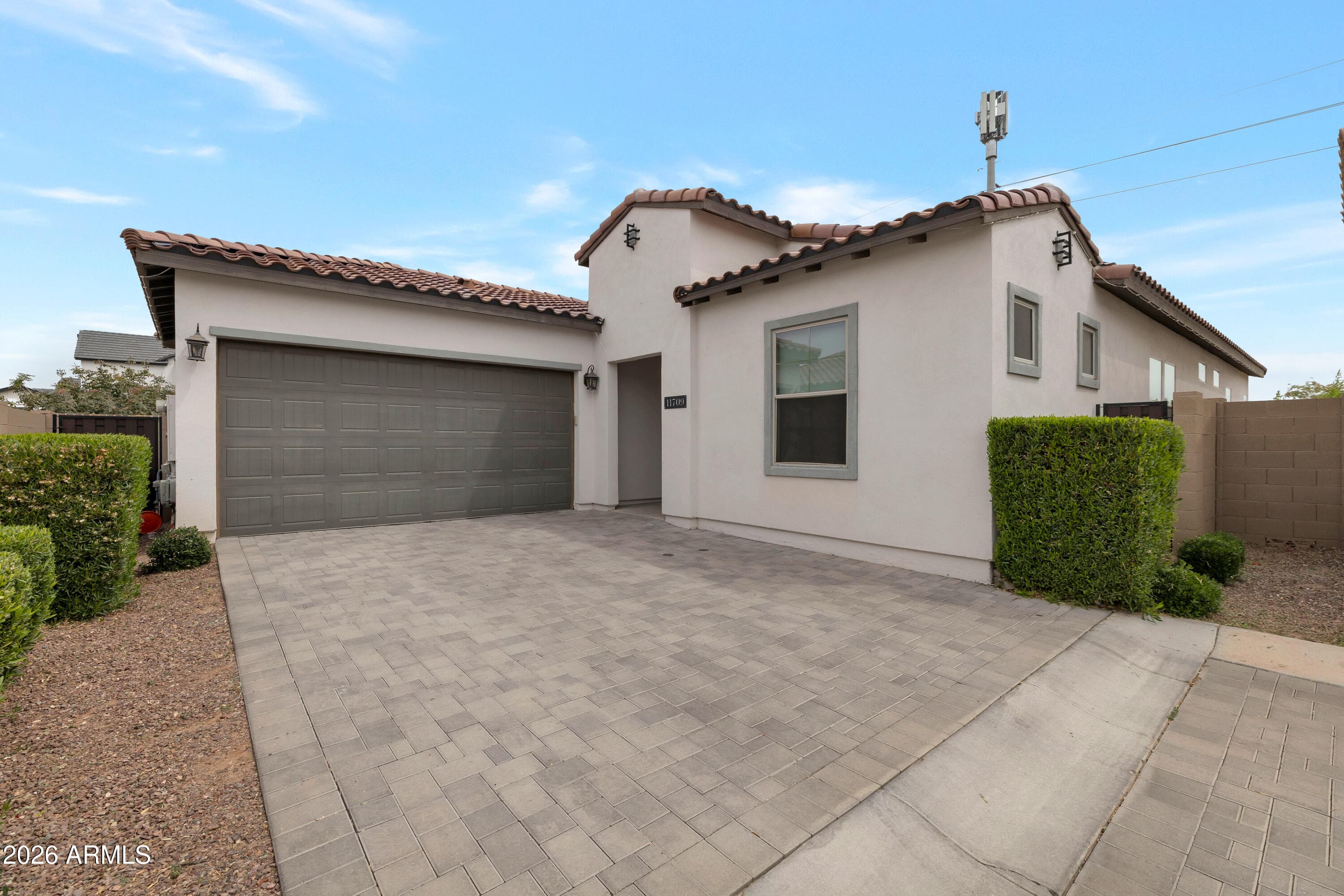 11709 N Luckenbach St — photo 2