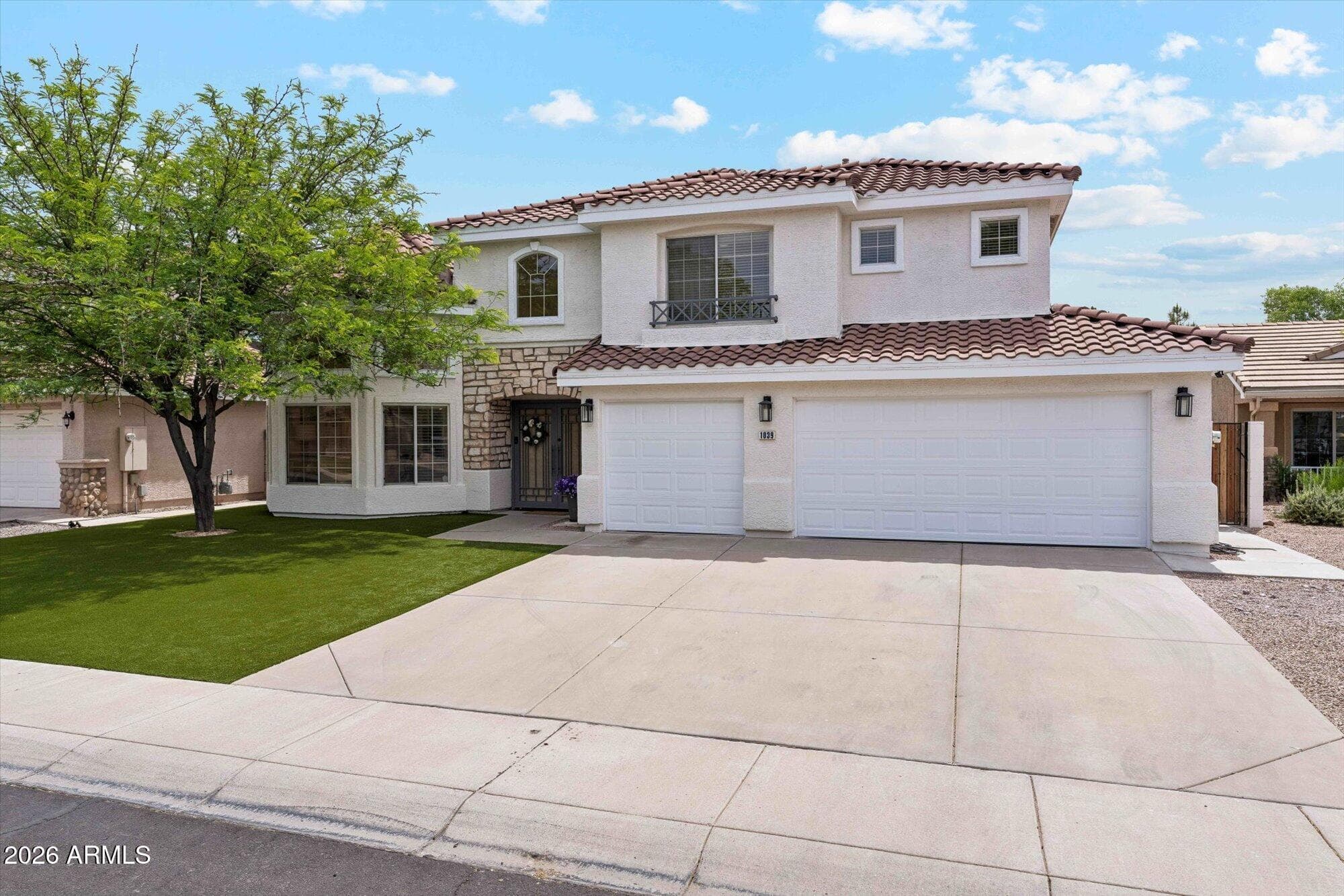 1039 W Juanita Ave — photo 2