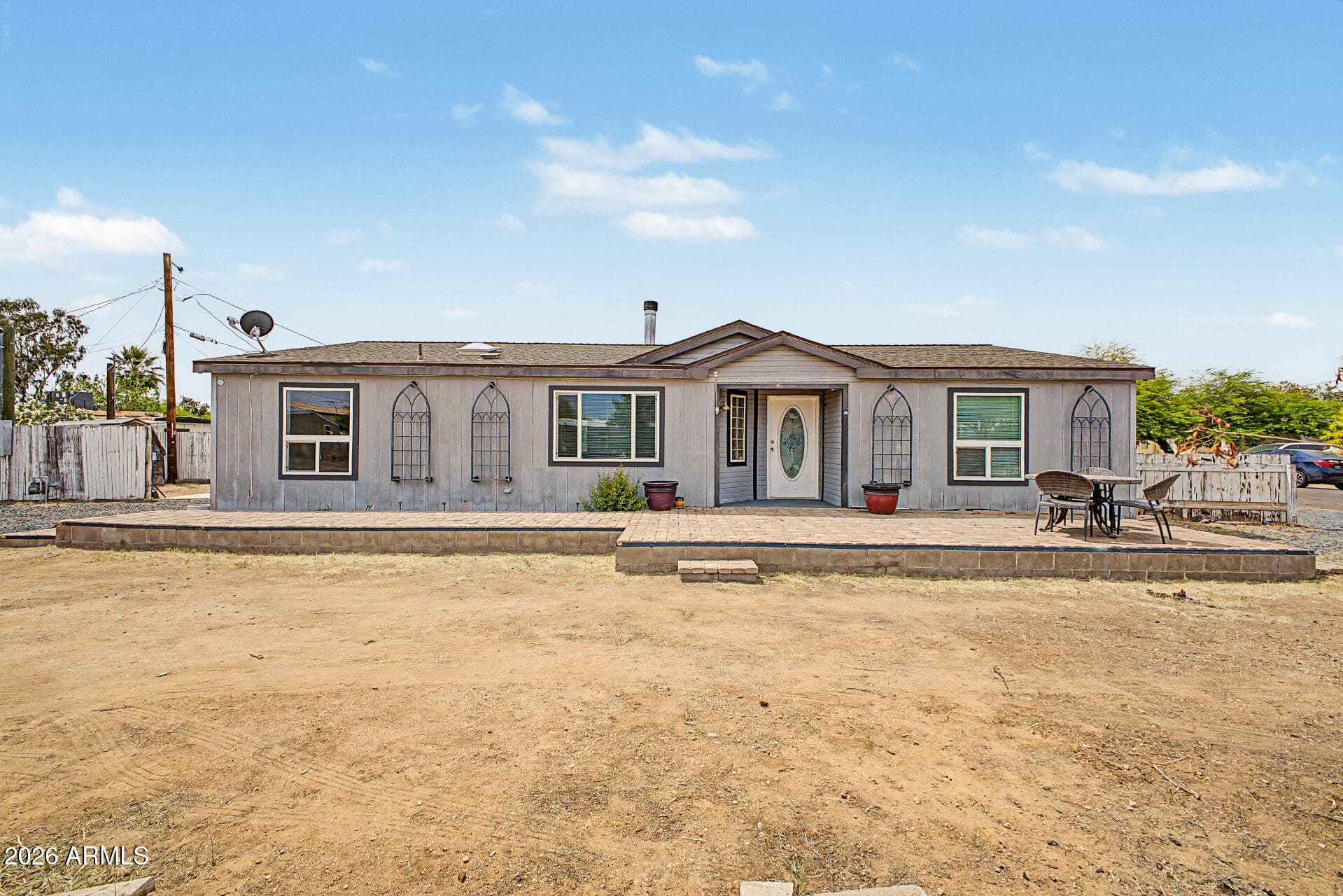 2087 E Michelle Dr — photo 1
