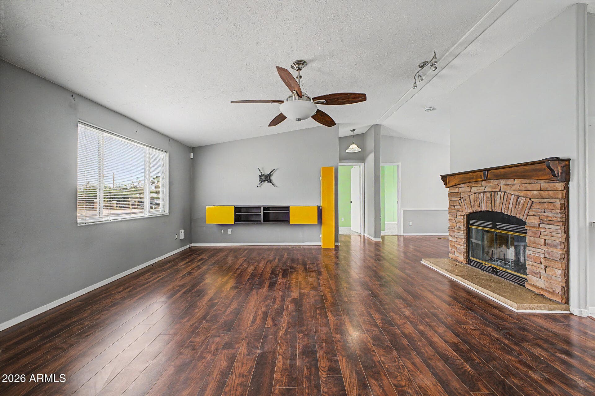 2087 E Michelle Dr — photo 2