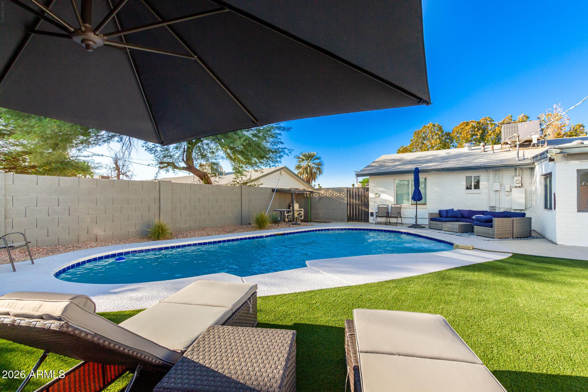 3329 E Palm Ln — photo 2