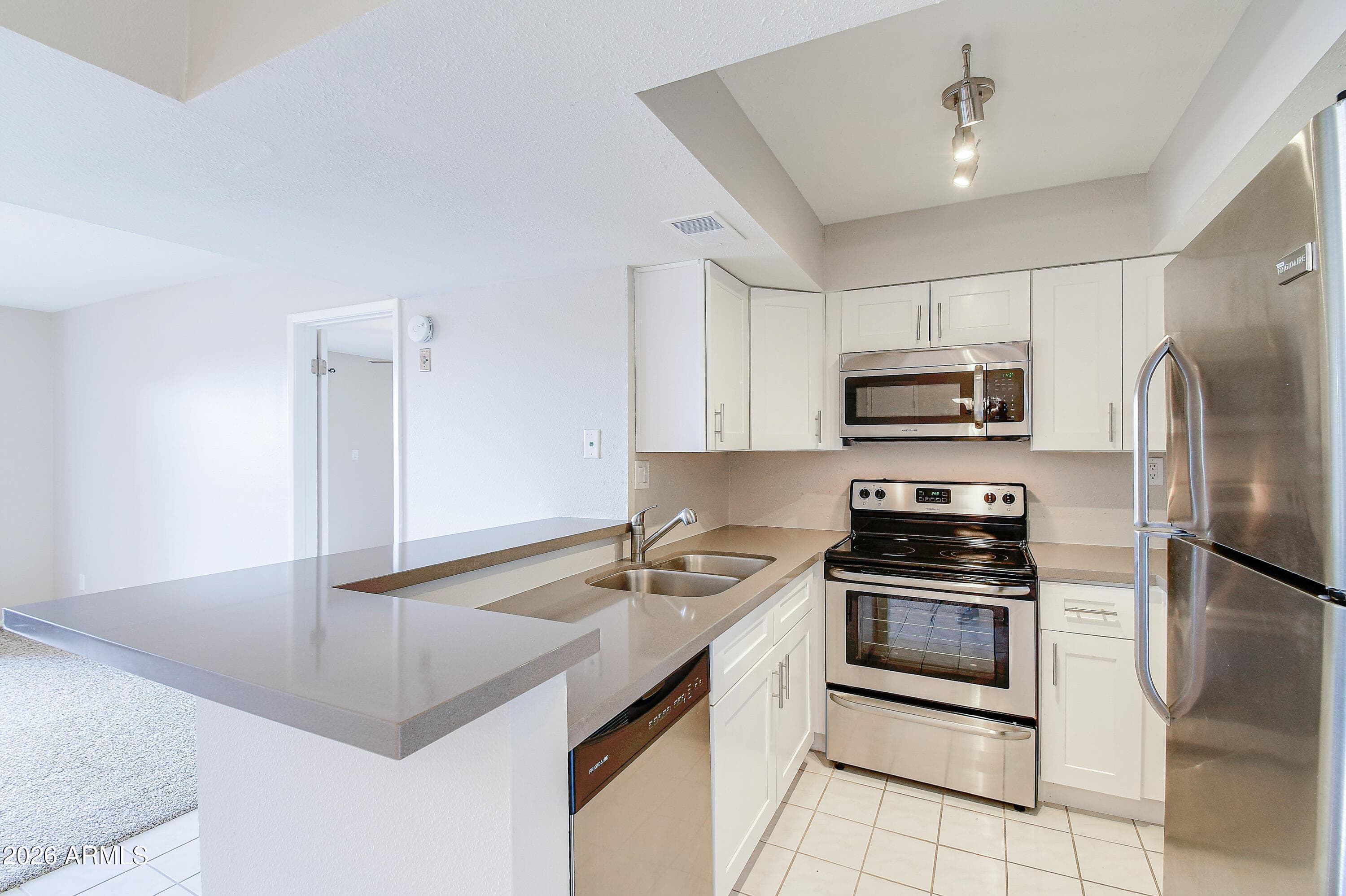 540 N May St 2111 — photo 1