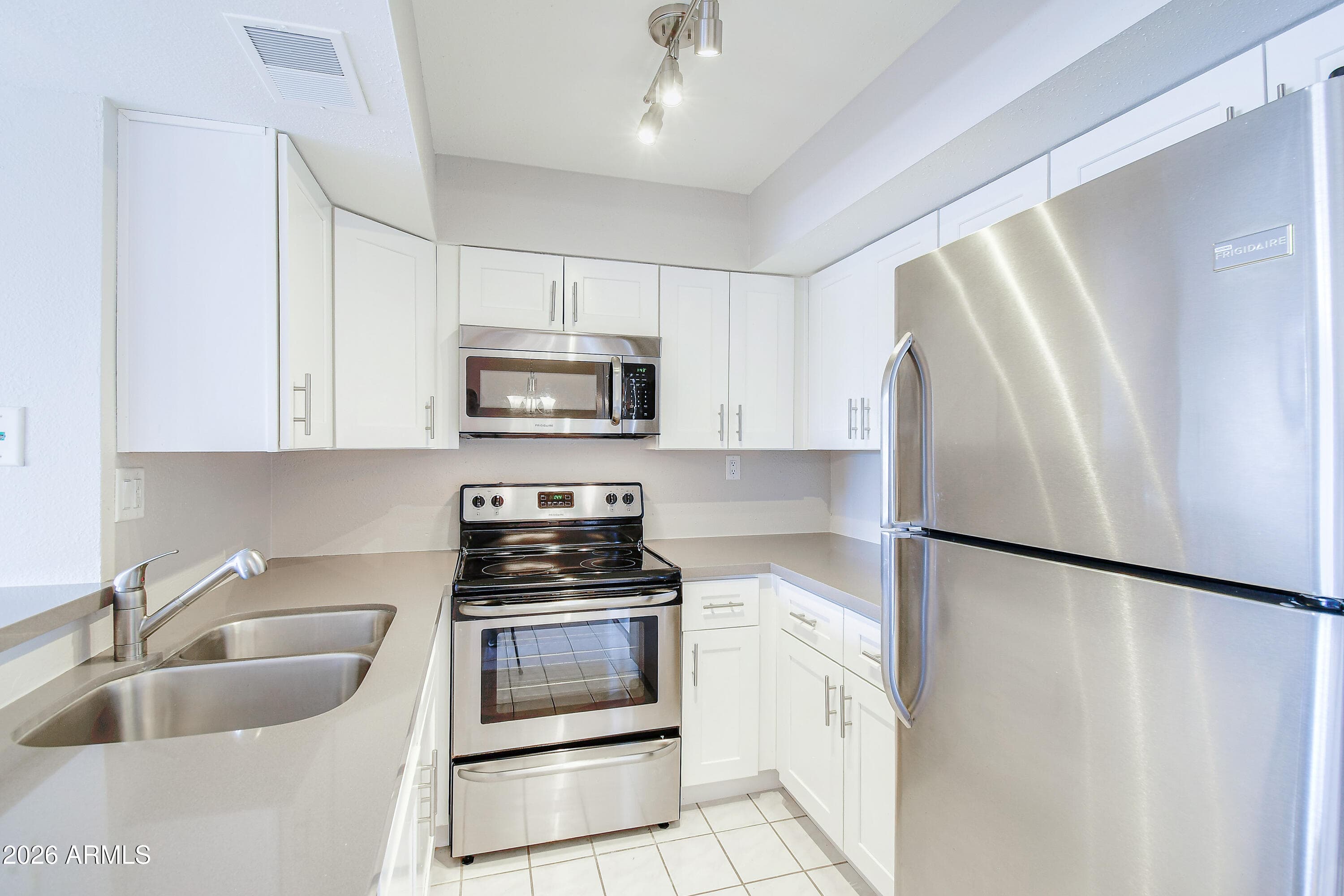 540 N May St 2111 — photo 2
