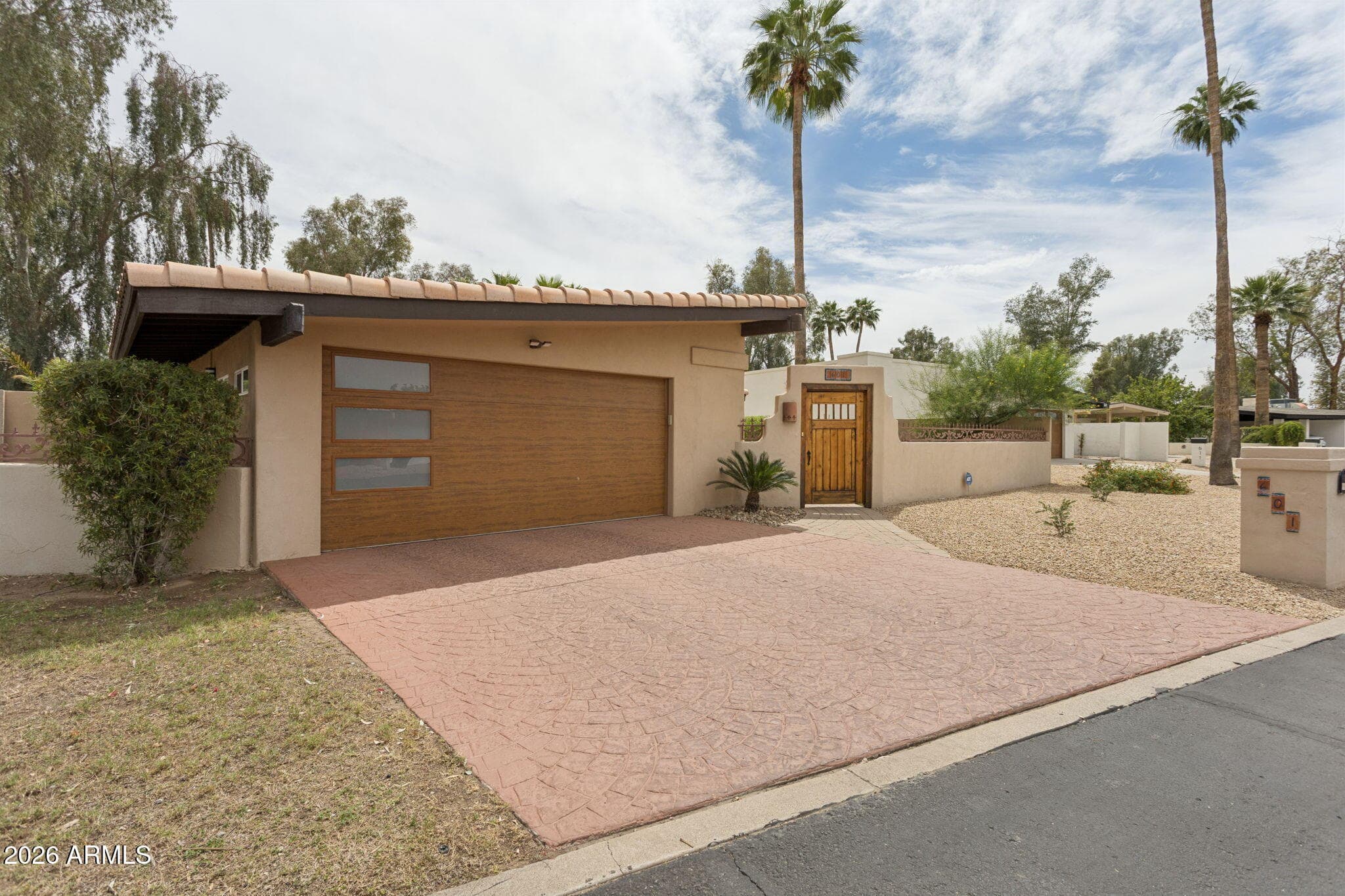 601 W Gibraltar Ln — photo 1