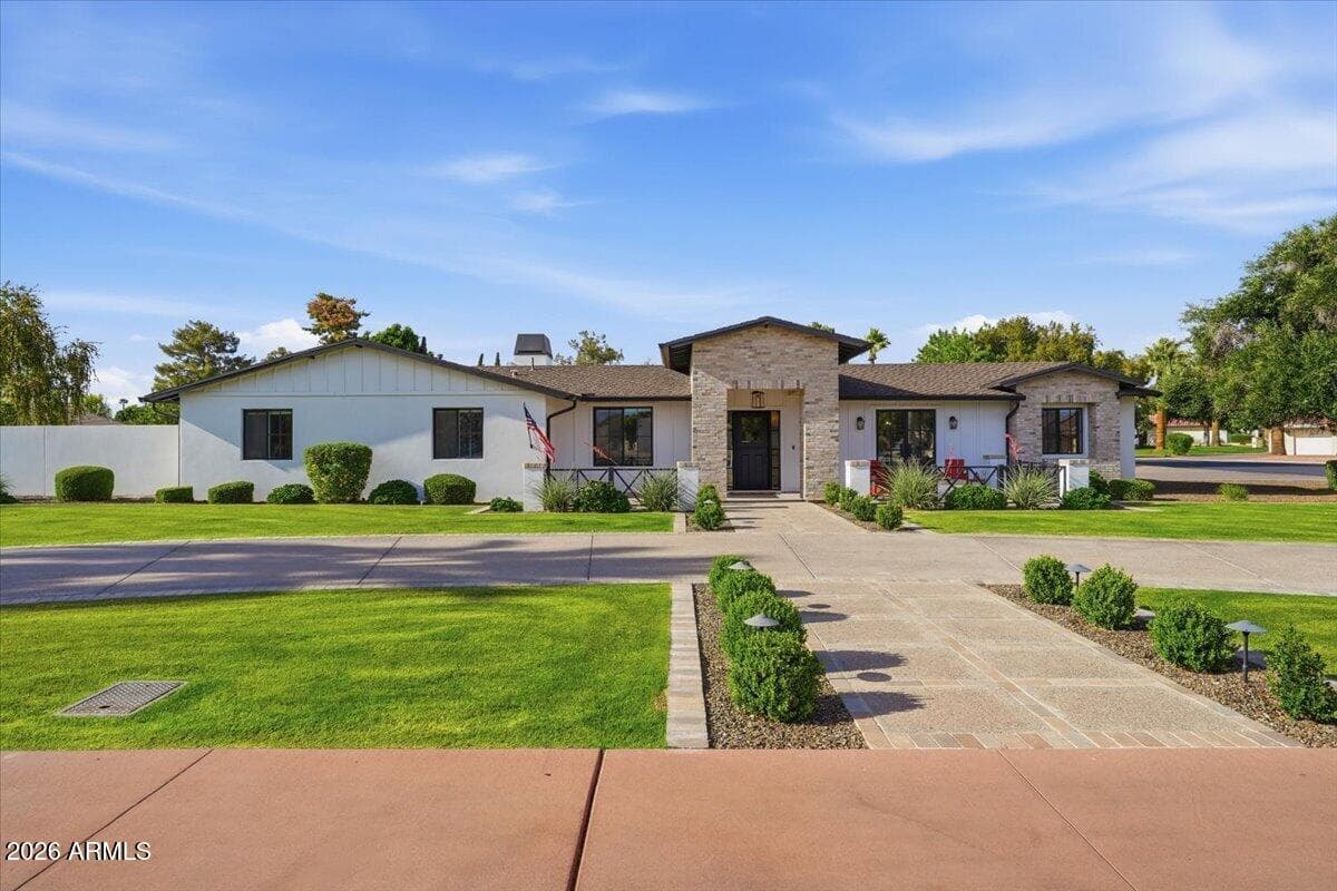 180 E Bird Ln — photo 1