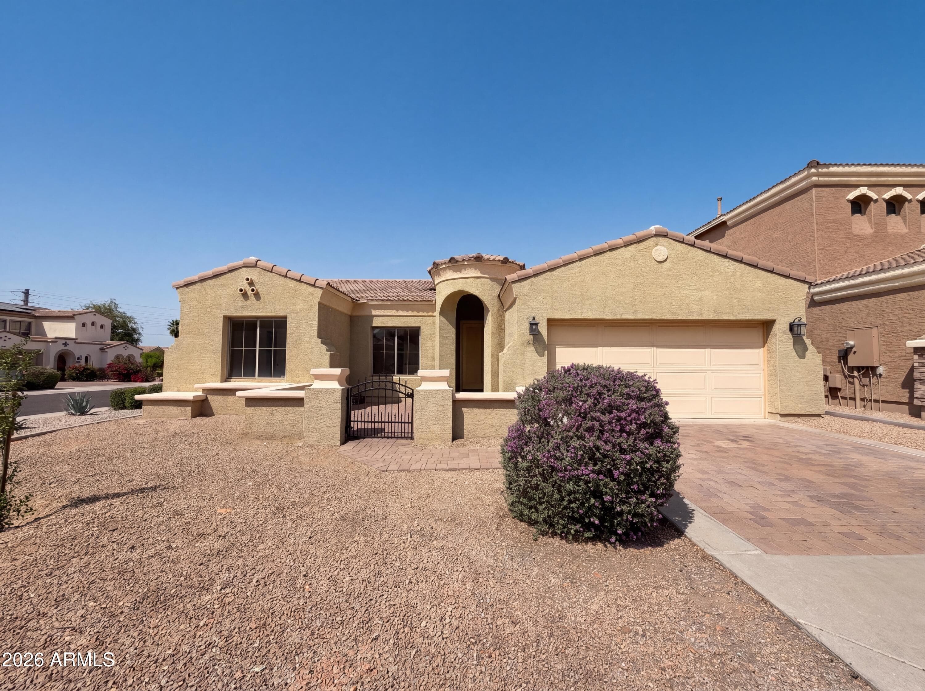 606 W Beautiful Ln — photo 1