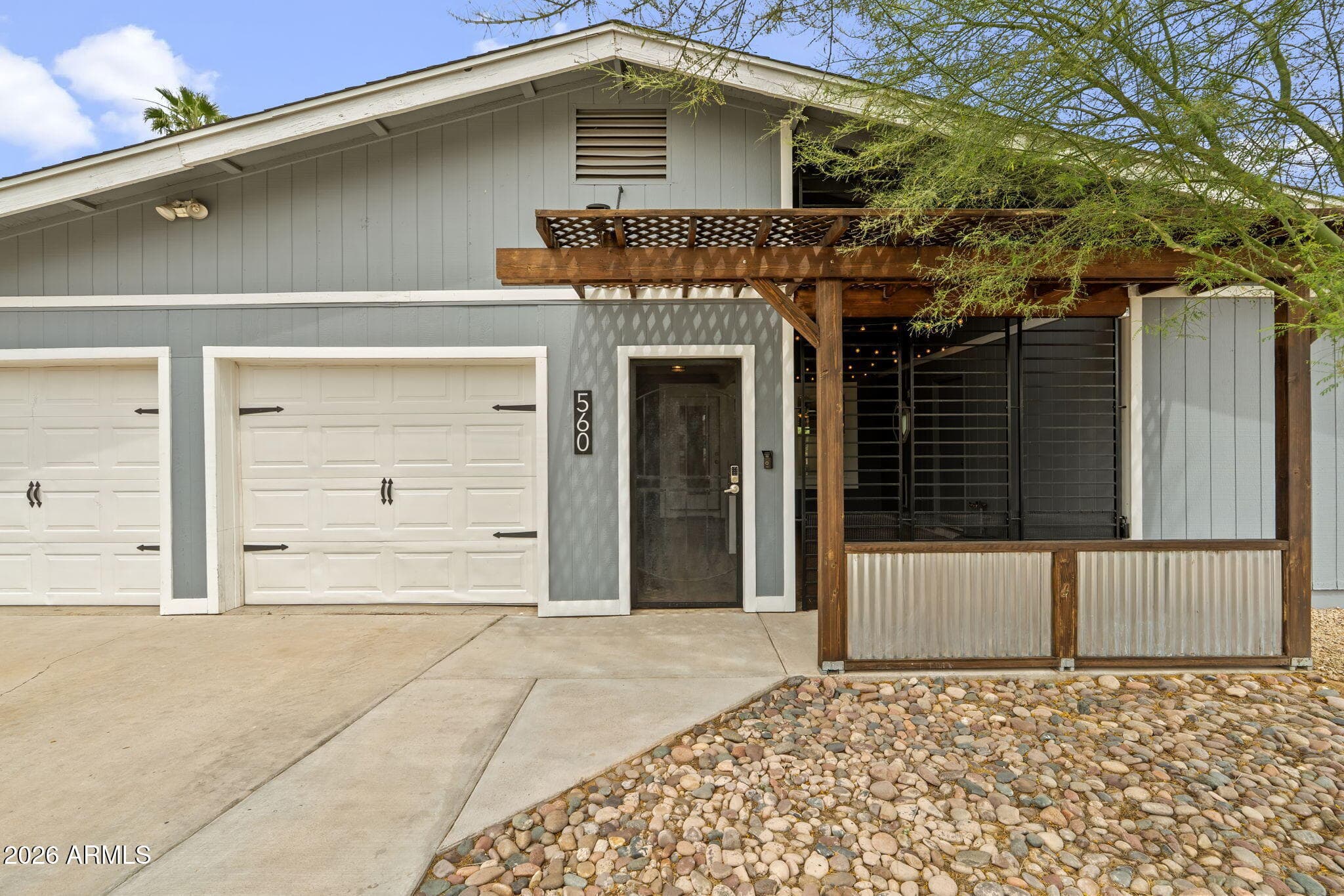 560 W Emerald Ave — photo 2