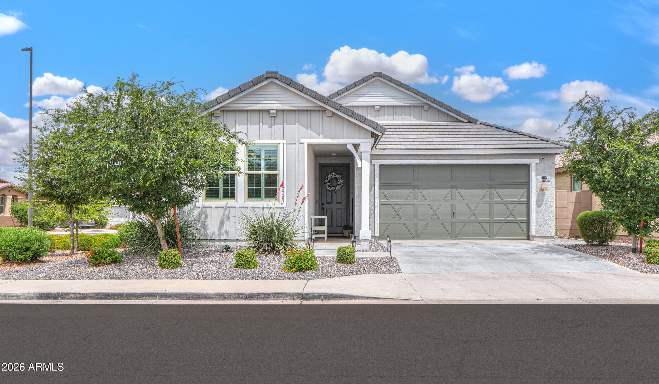 634 E Buckingham Ave — photo 1