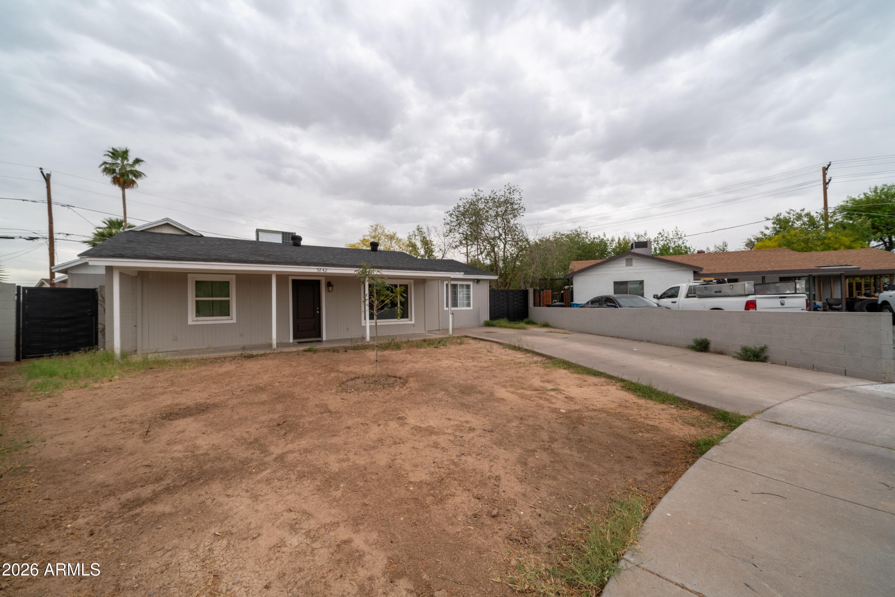 5242 N 19th Dr — photo 1