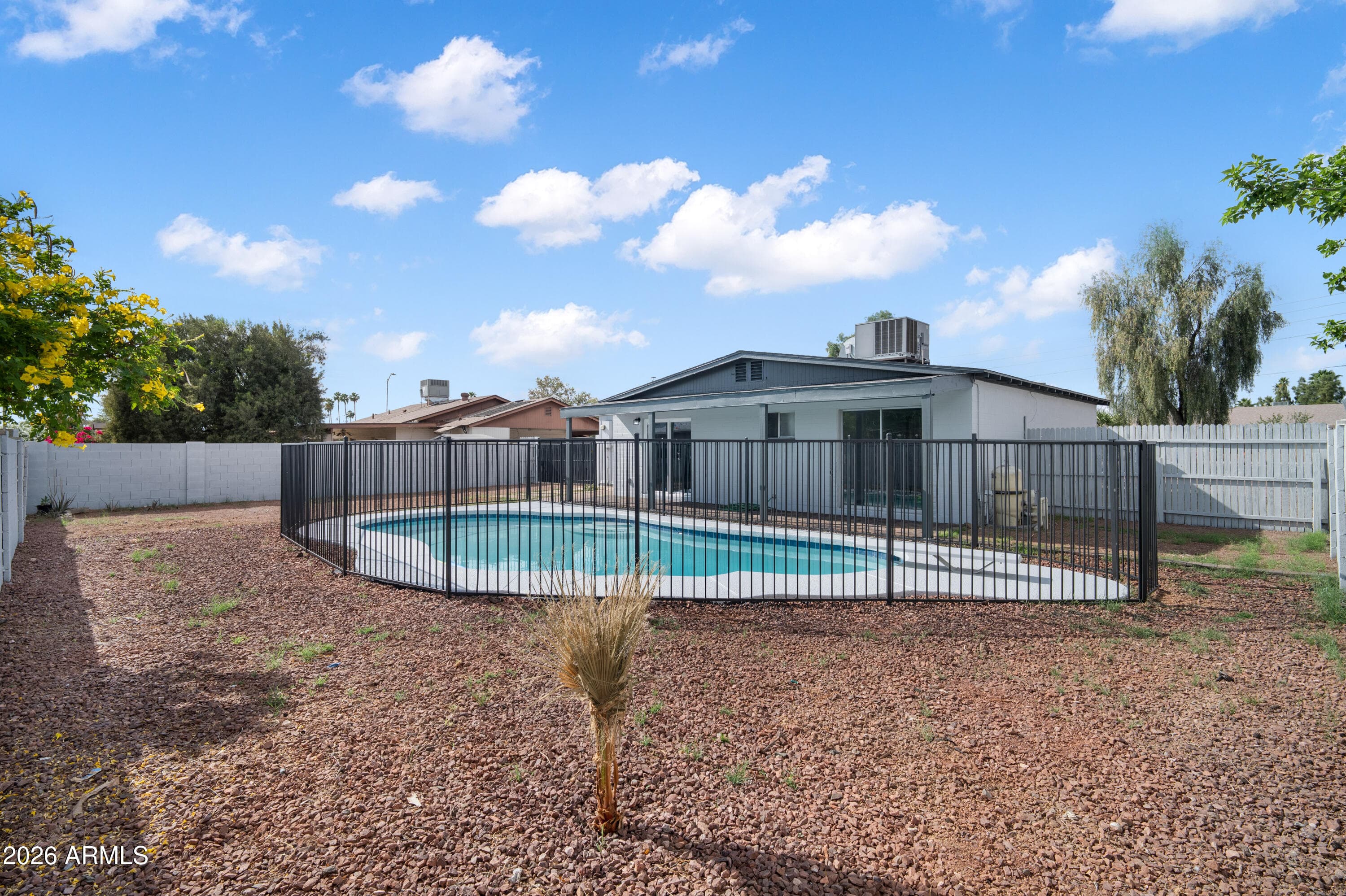 3047 W Greenway Rd — photo 1