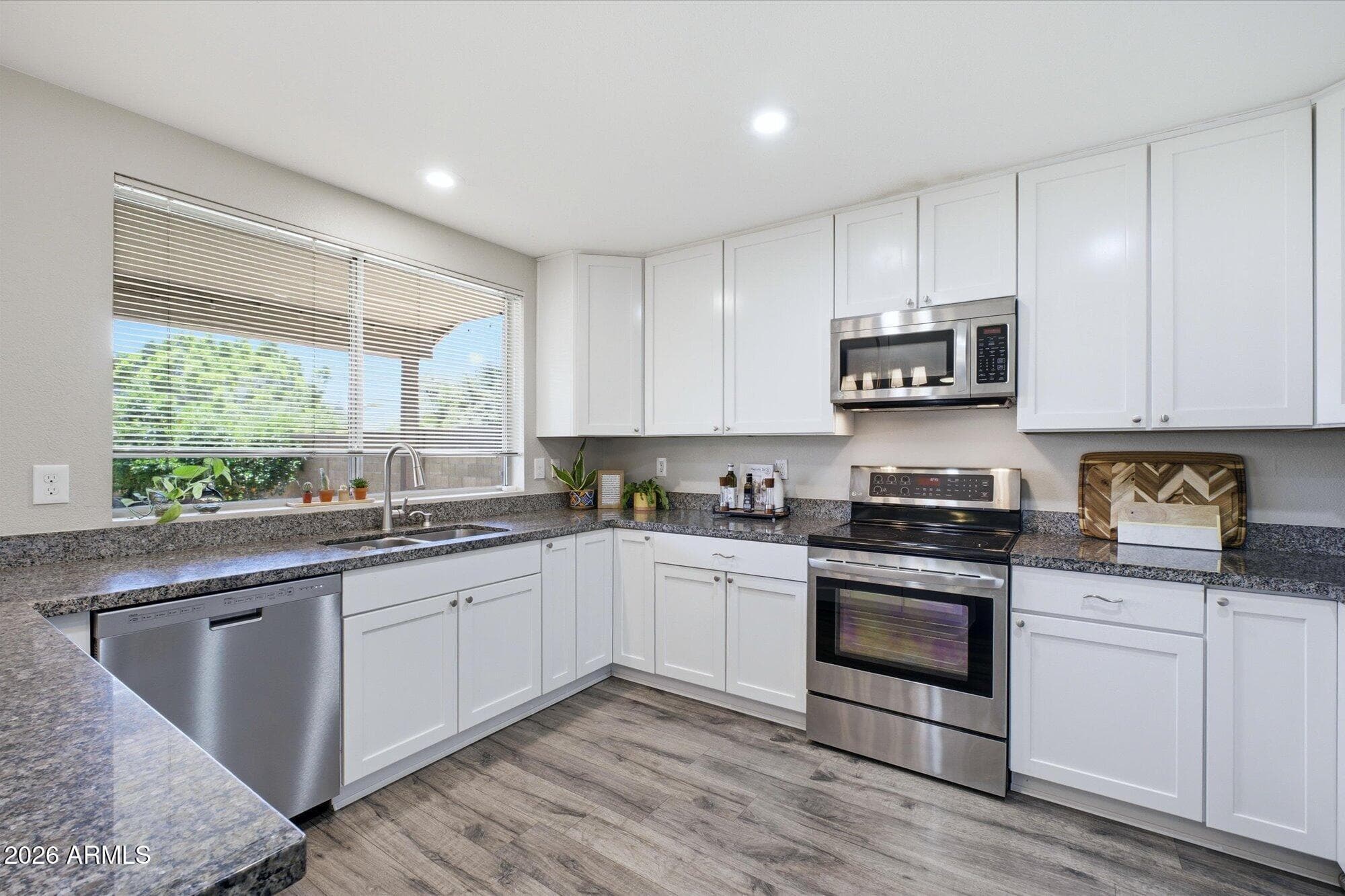 2865 E Hermosa Vista Dr — photo 1