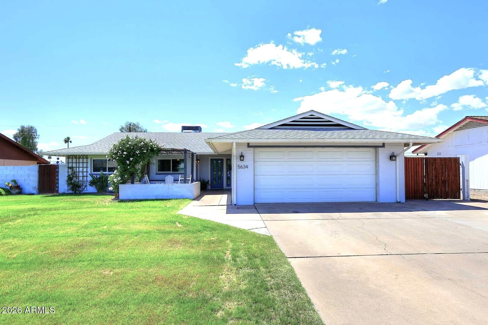 5634 N 39th Ave — photo 1