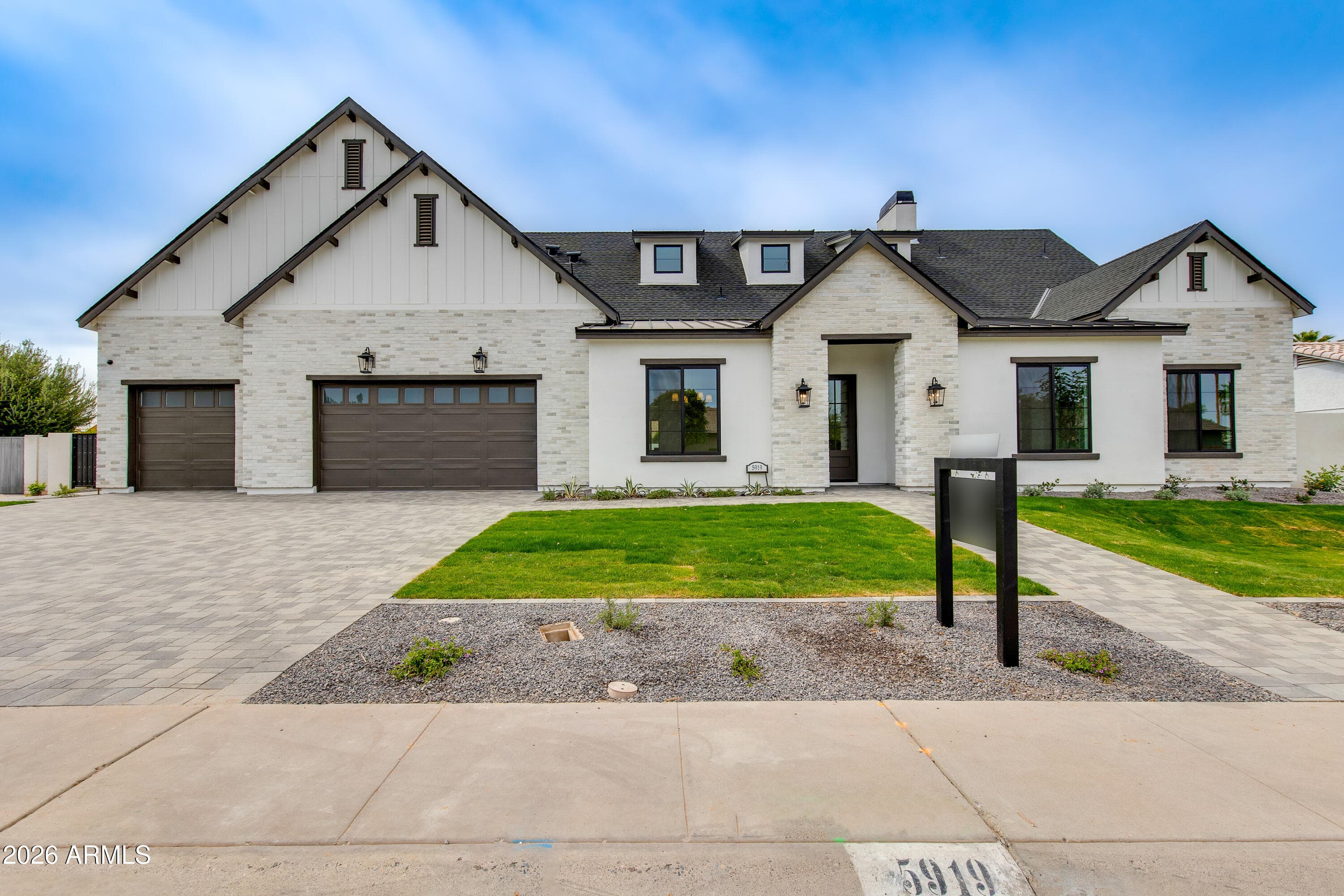 5919 E Corrine Dr — photo 1