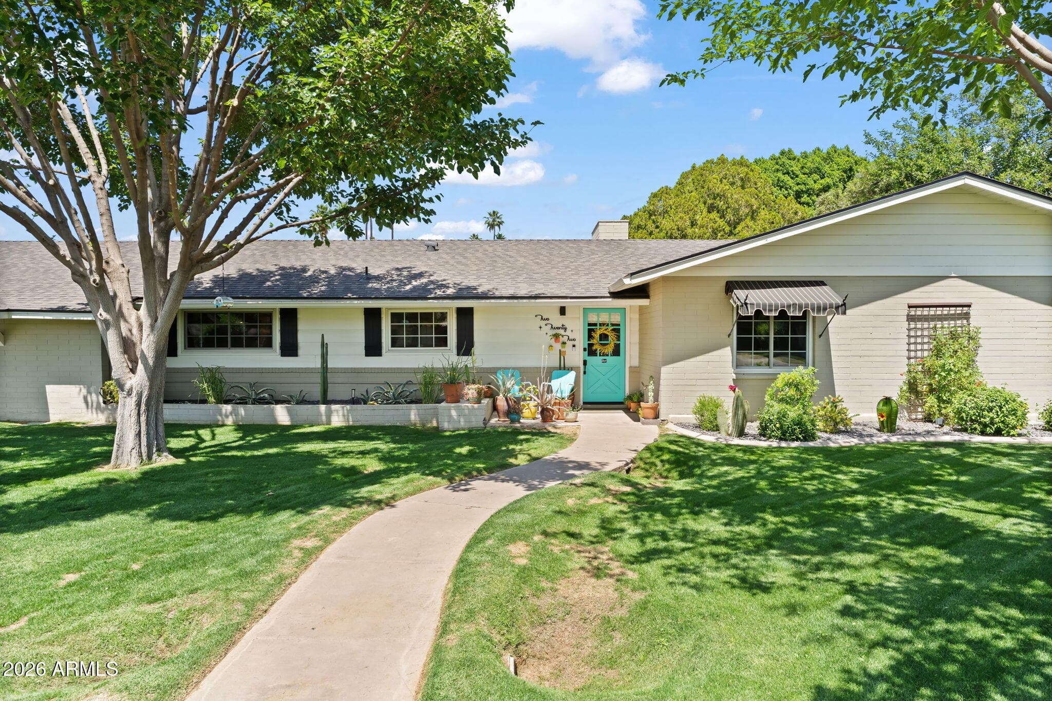 222 E Hayward Ave — photo 2