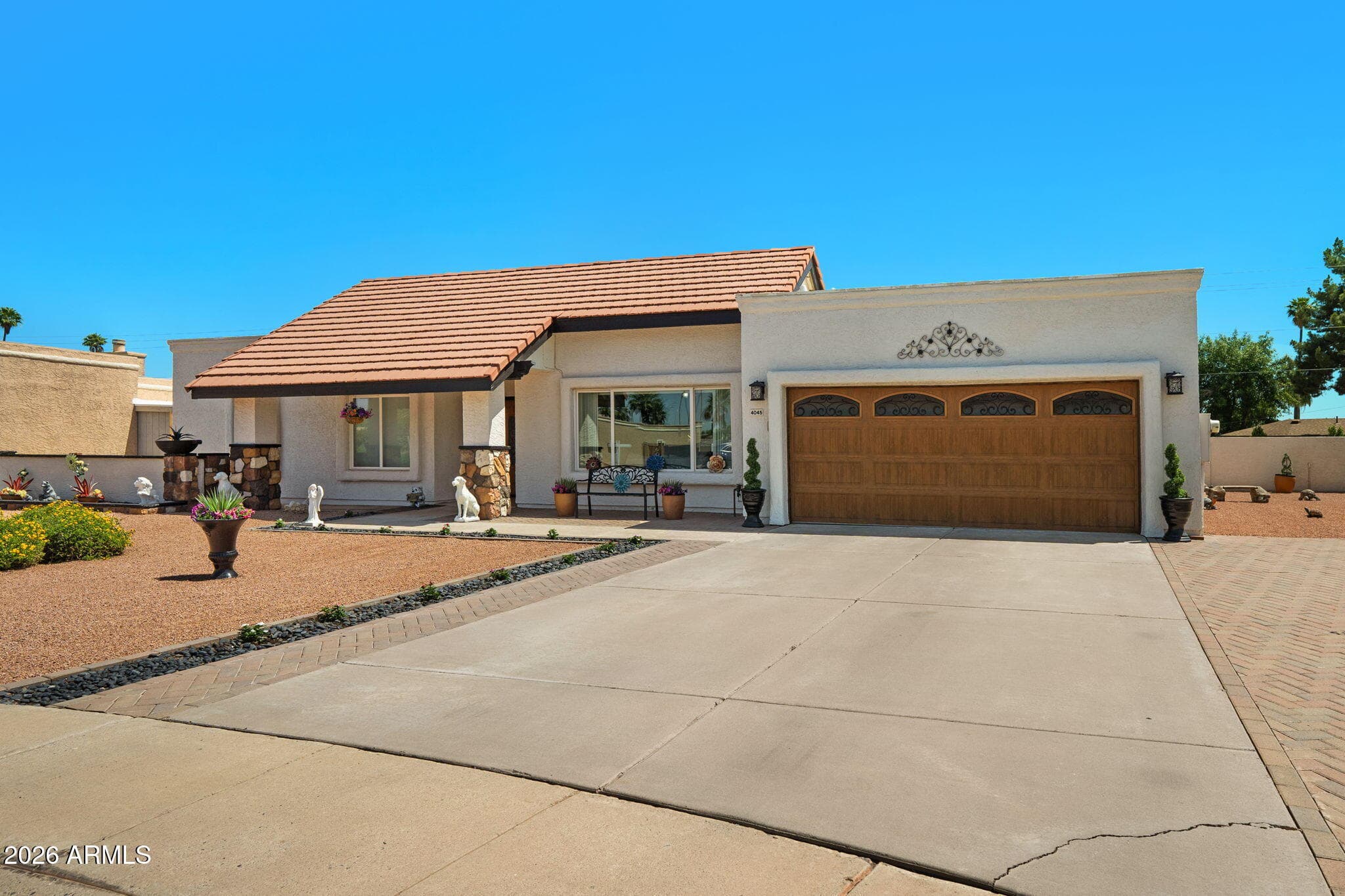 4045 S Taylor Dr — photo 1