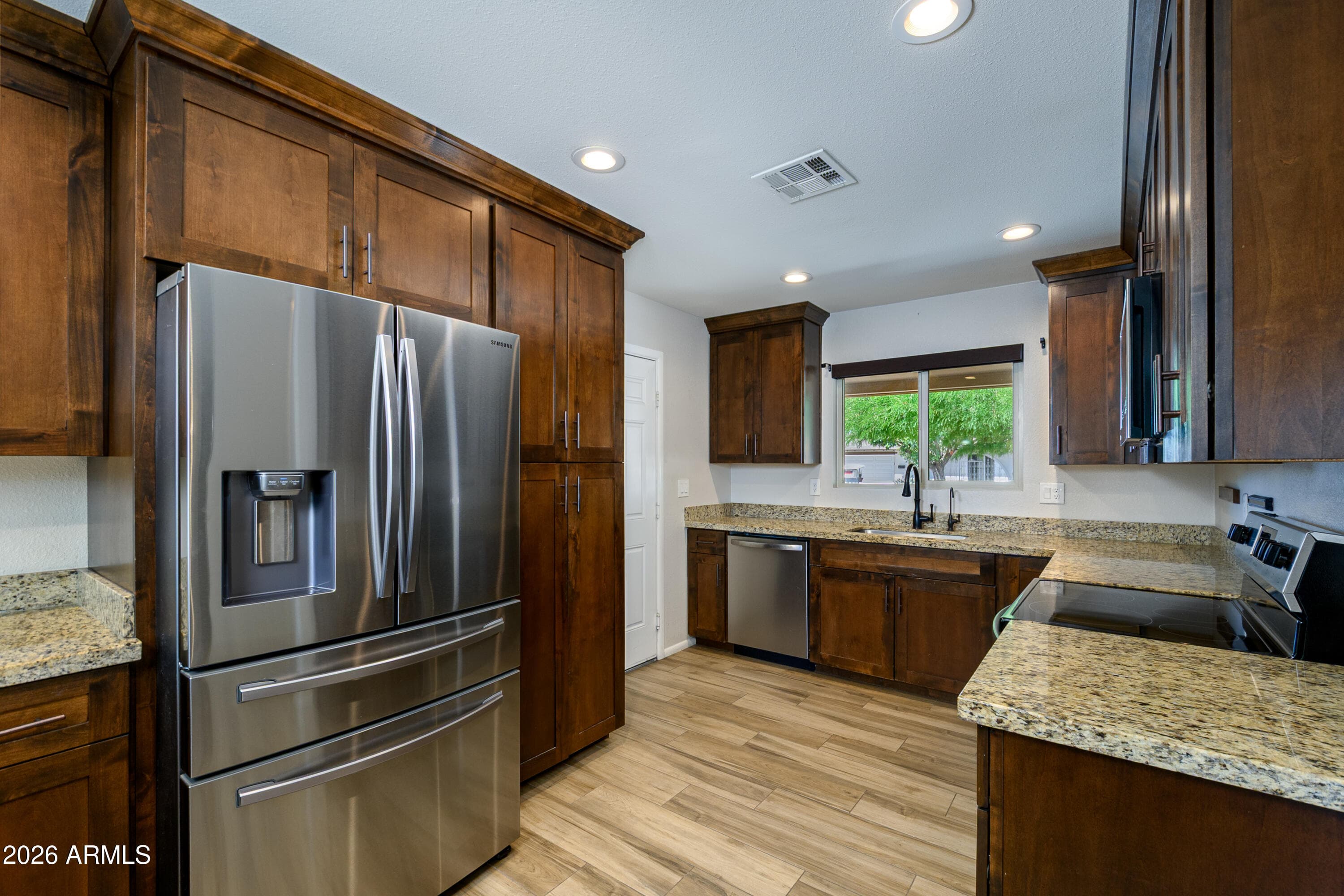11037 W Meade Dr — photo 2