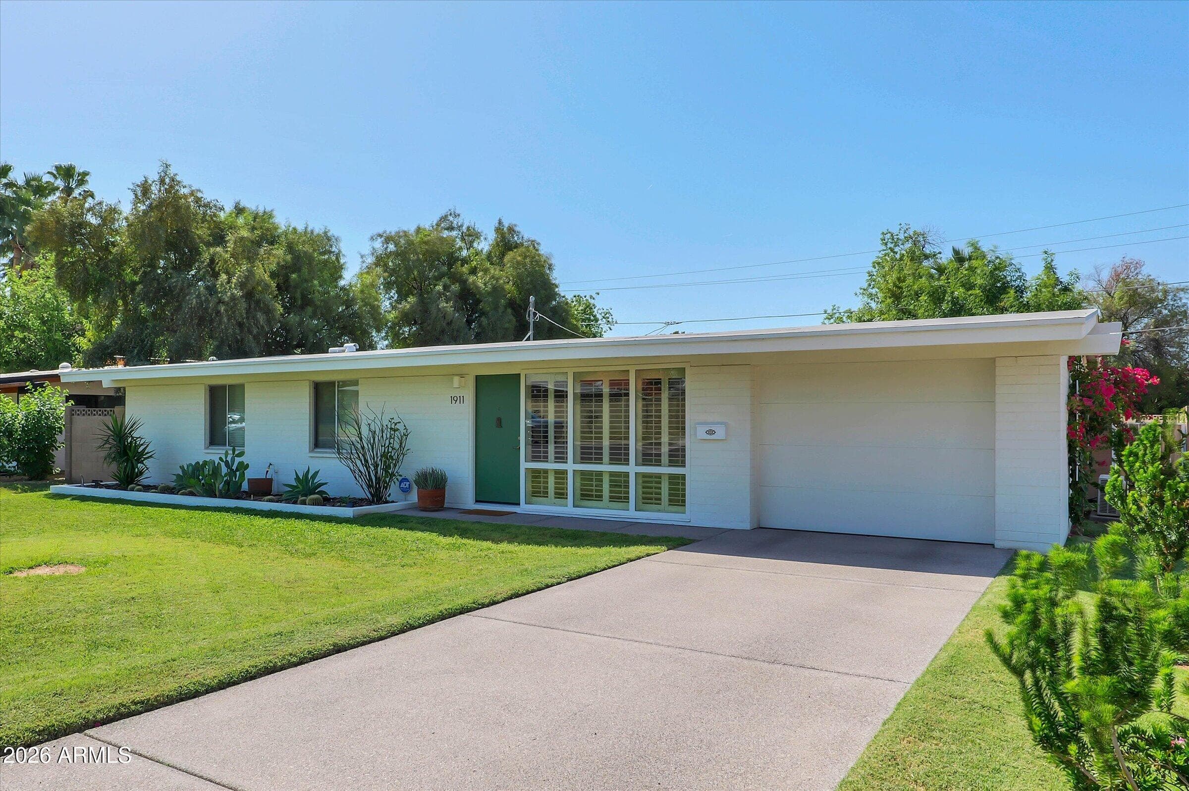 1911 E Montebello Ave — photo 1