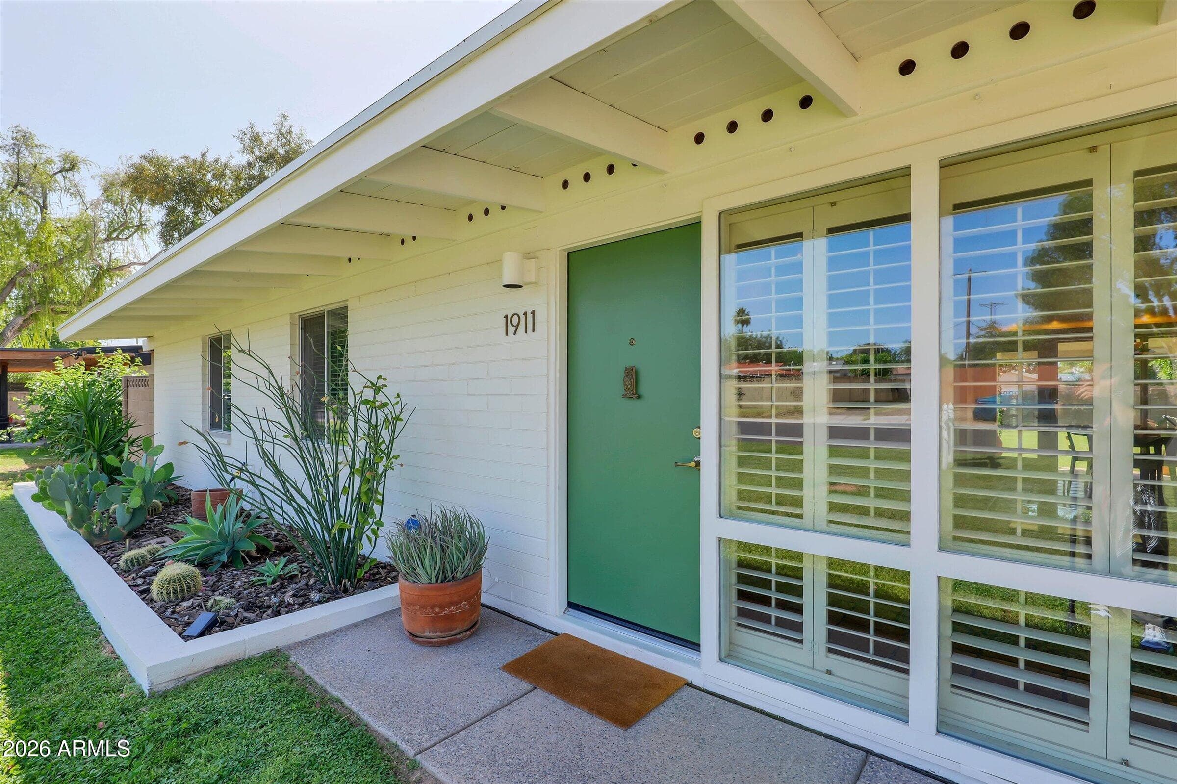 1911 E Montebello Ave — photo 2