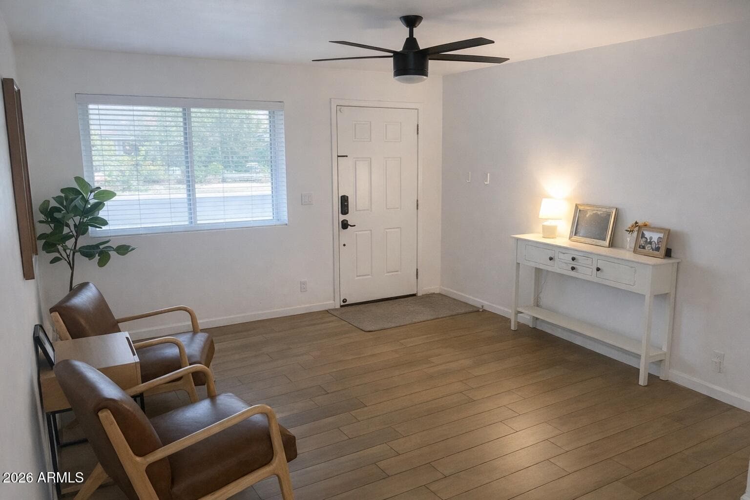 1033 W HICKORY ST - Photo 3