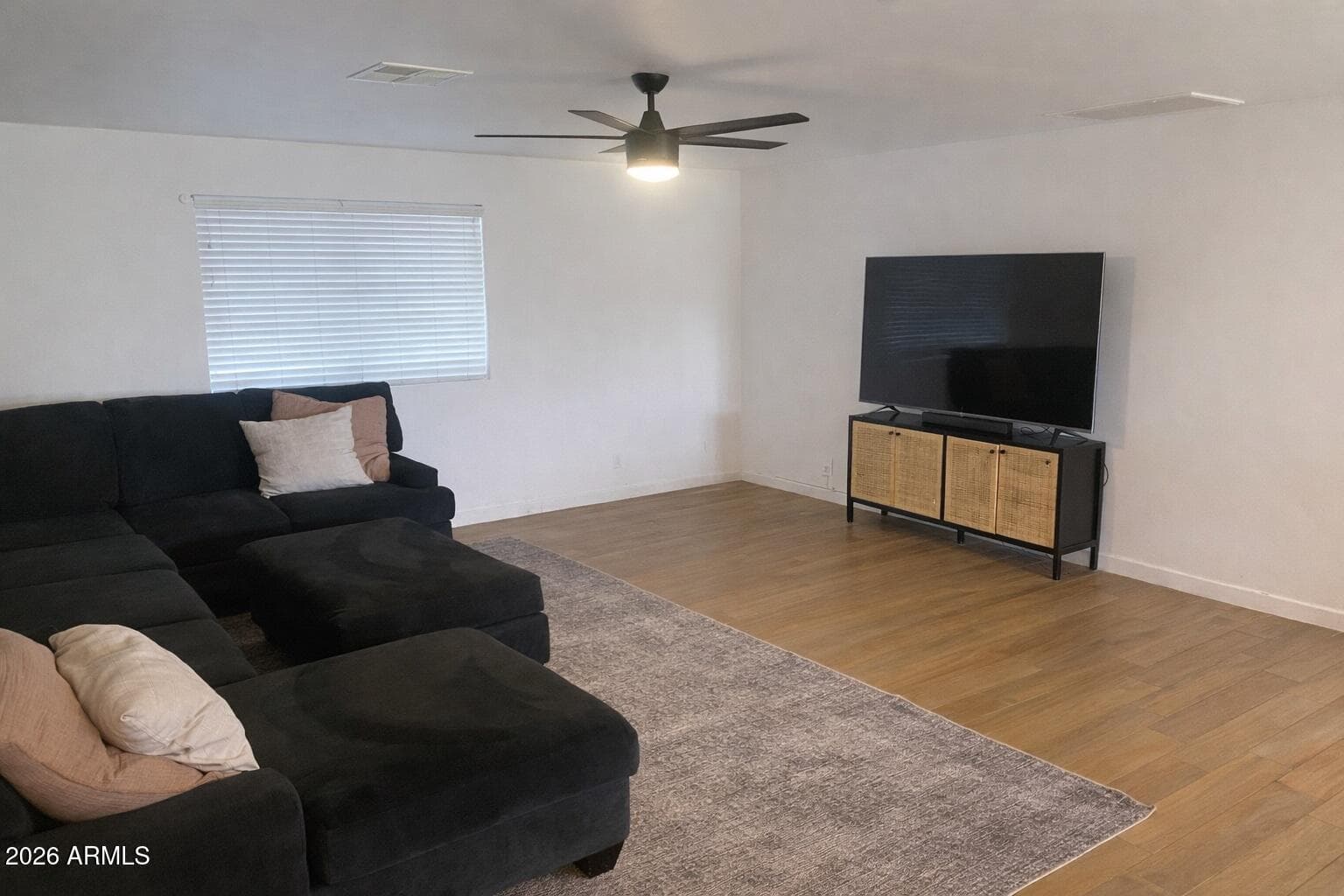 1033 W HICKORY ST - Photo 4