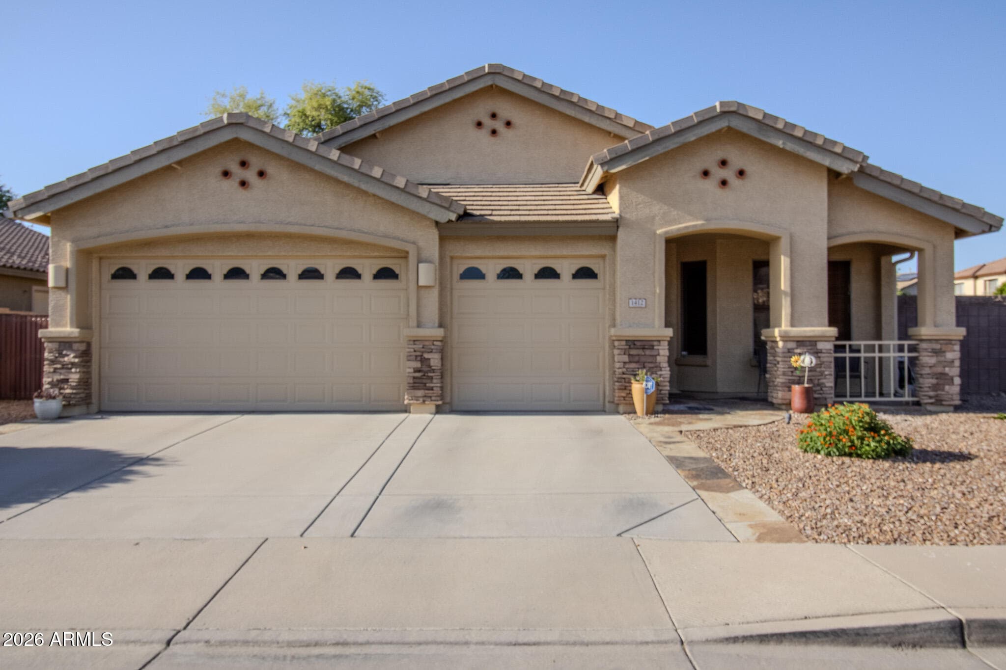 1412 E Jade Dr — photo 1