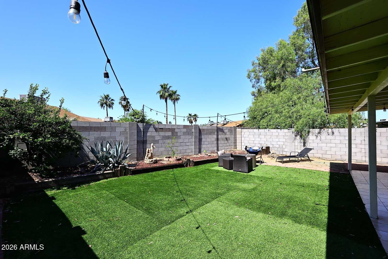 1721 E Sandra Terrace — photo 2