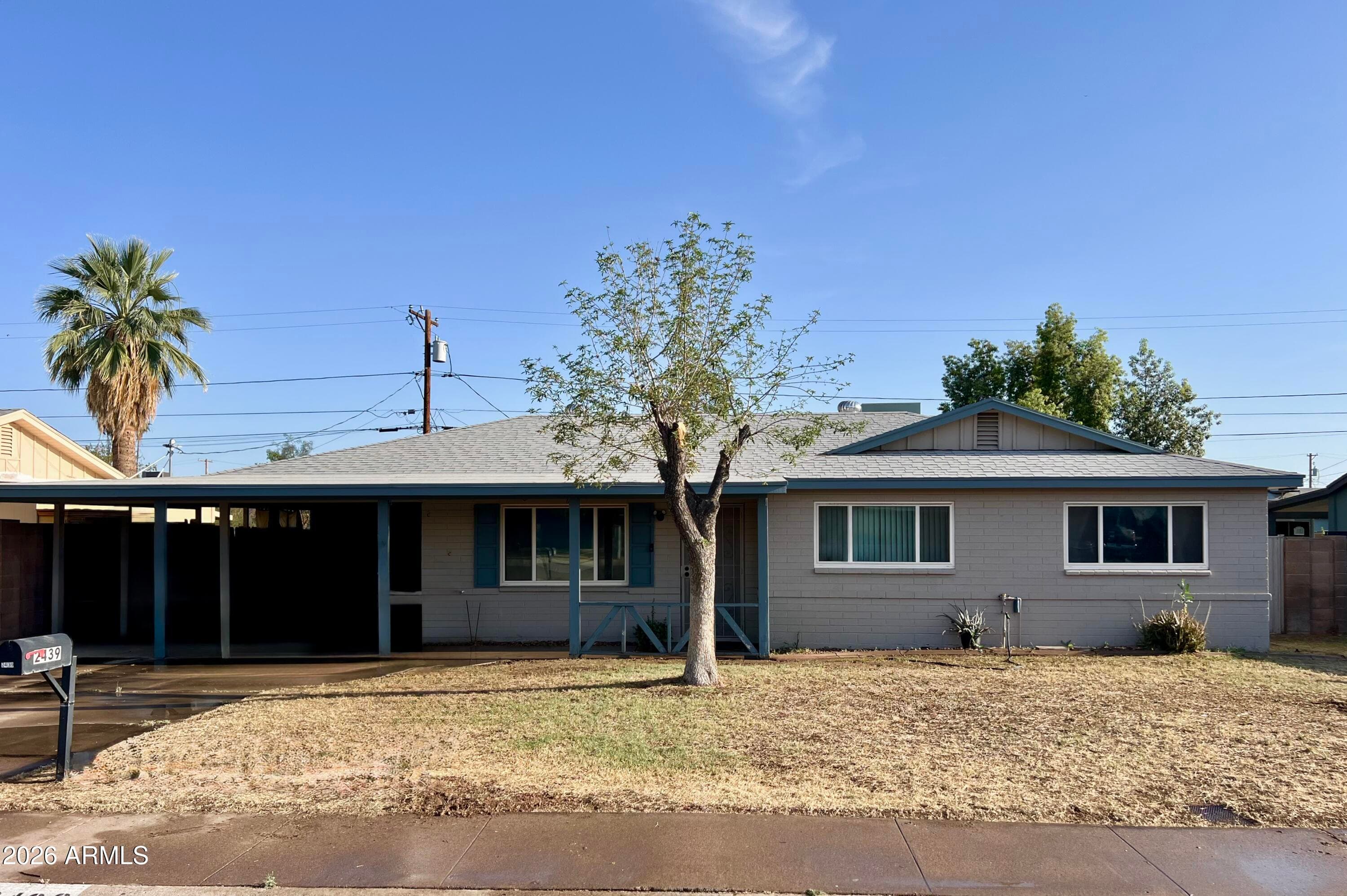 2439 W Freeway Ln — photo 2