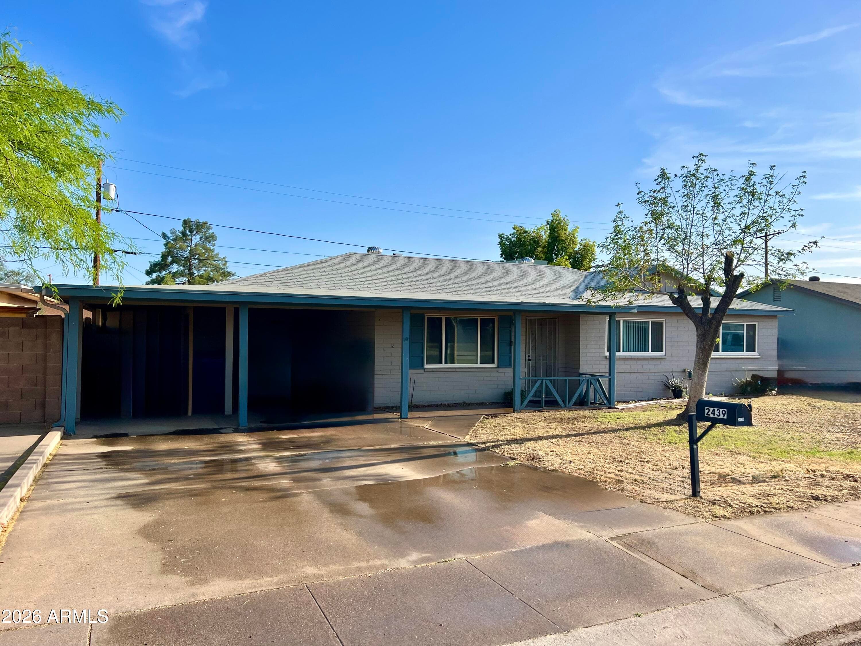 2439 W Freeway Ln — photo 1