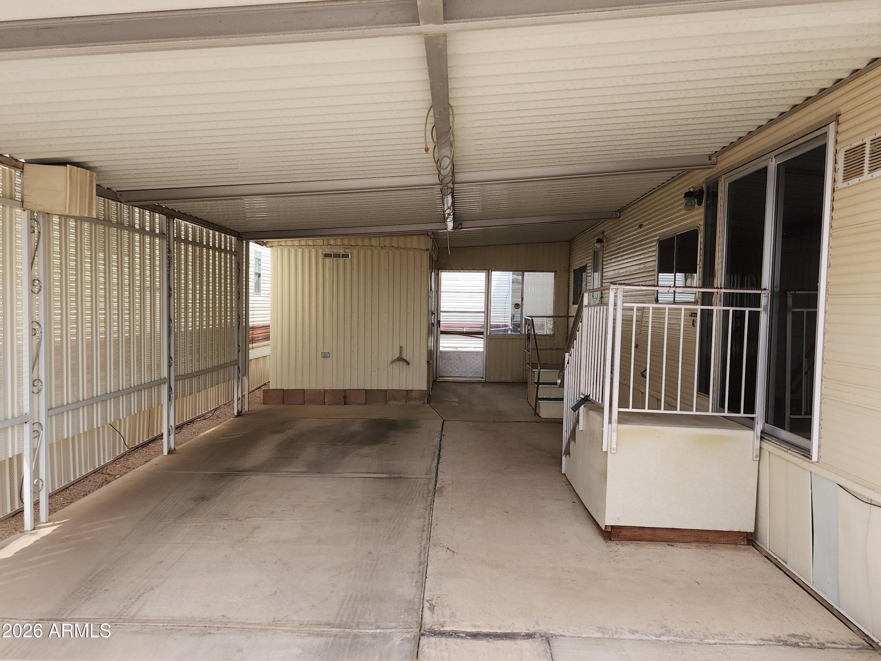 208 E Hedge Dr — photo 2