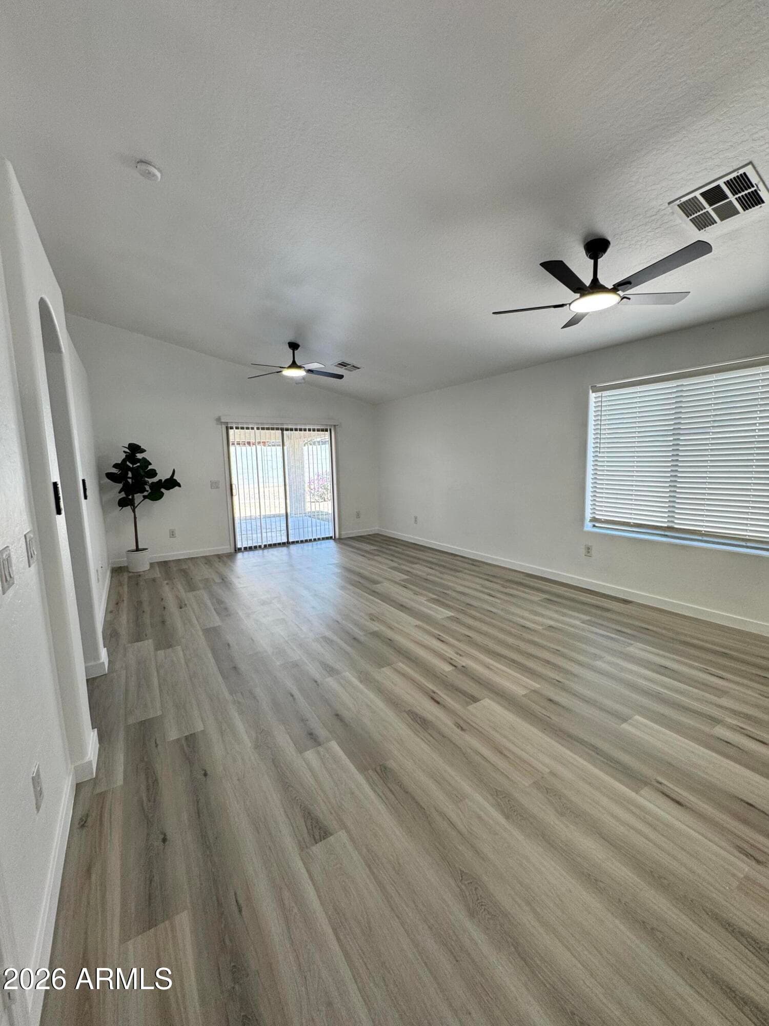 11254 W Locust Ln — photo 2