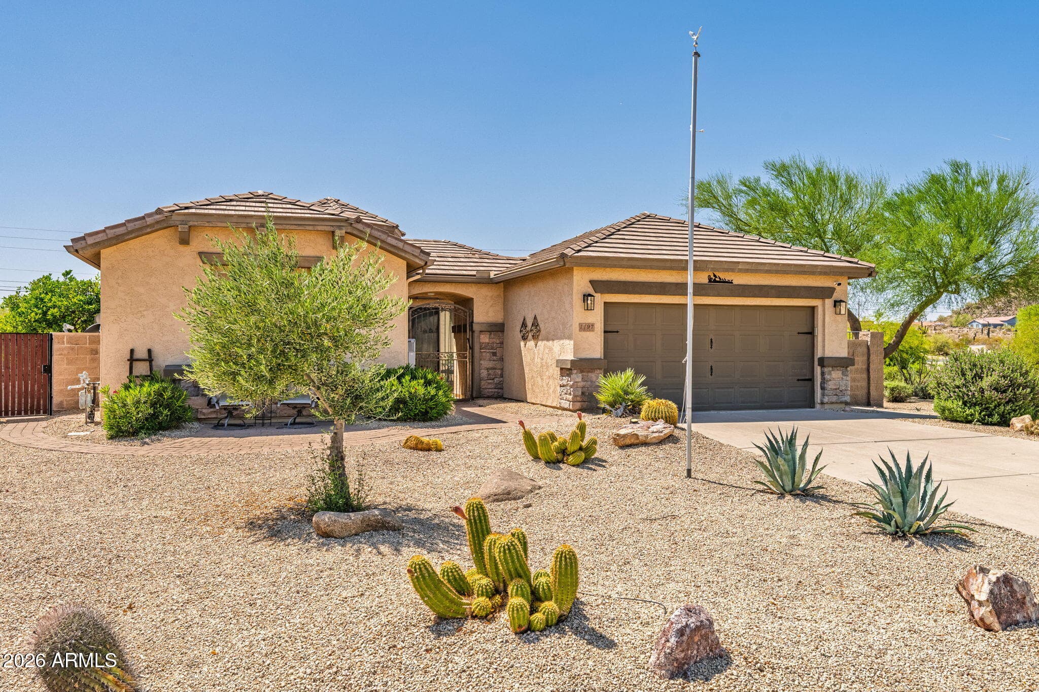 1197 W Desert Lily Dr — photo 1
