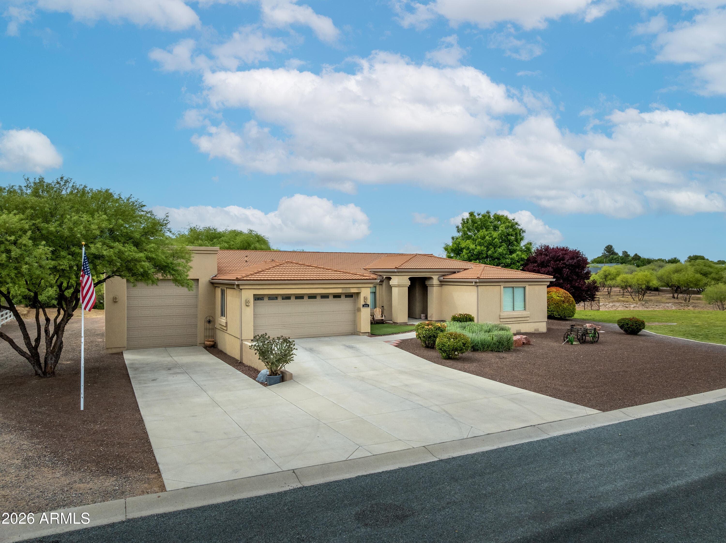 2084 S Derby Dr — photo 2