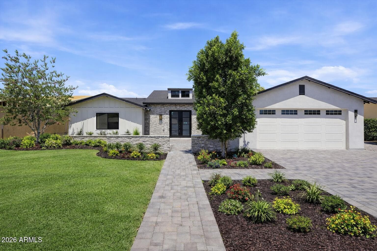 4348 E Mitchell Dr — photo 2