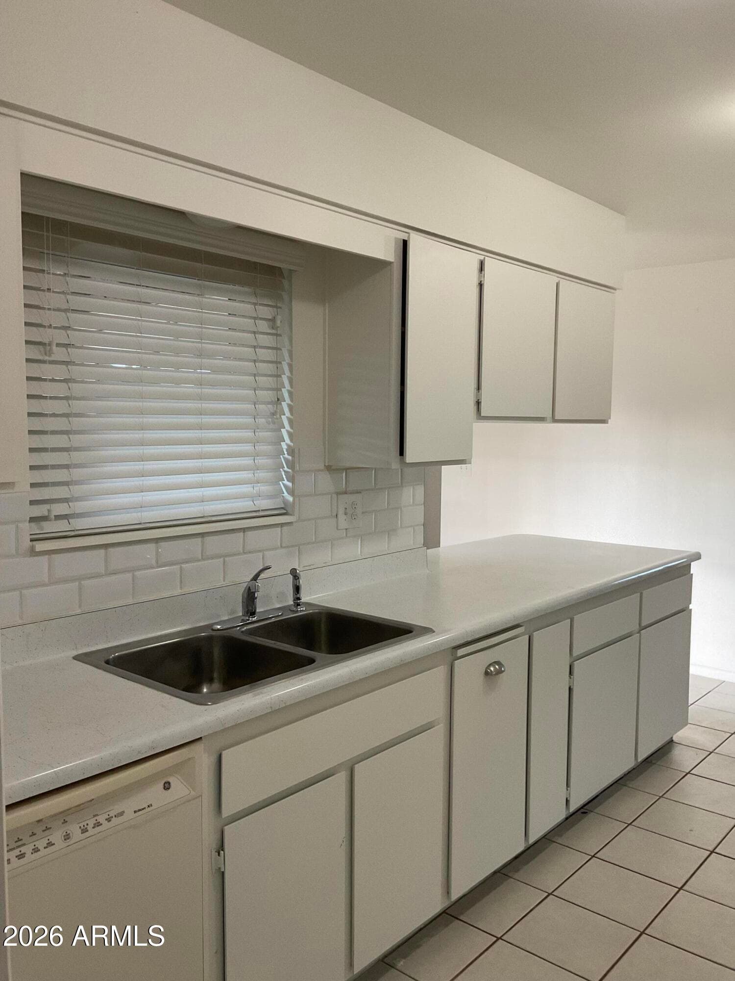 10209 W MOUNTAIN VIEW RD - Photo 5