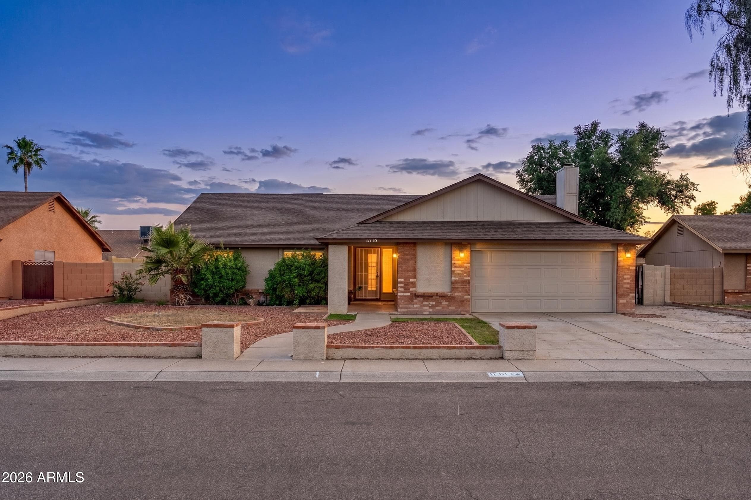 8119 W Corrine Dr — photo 1