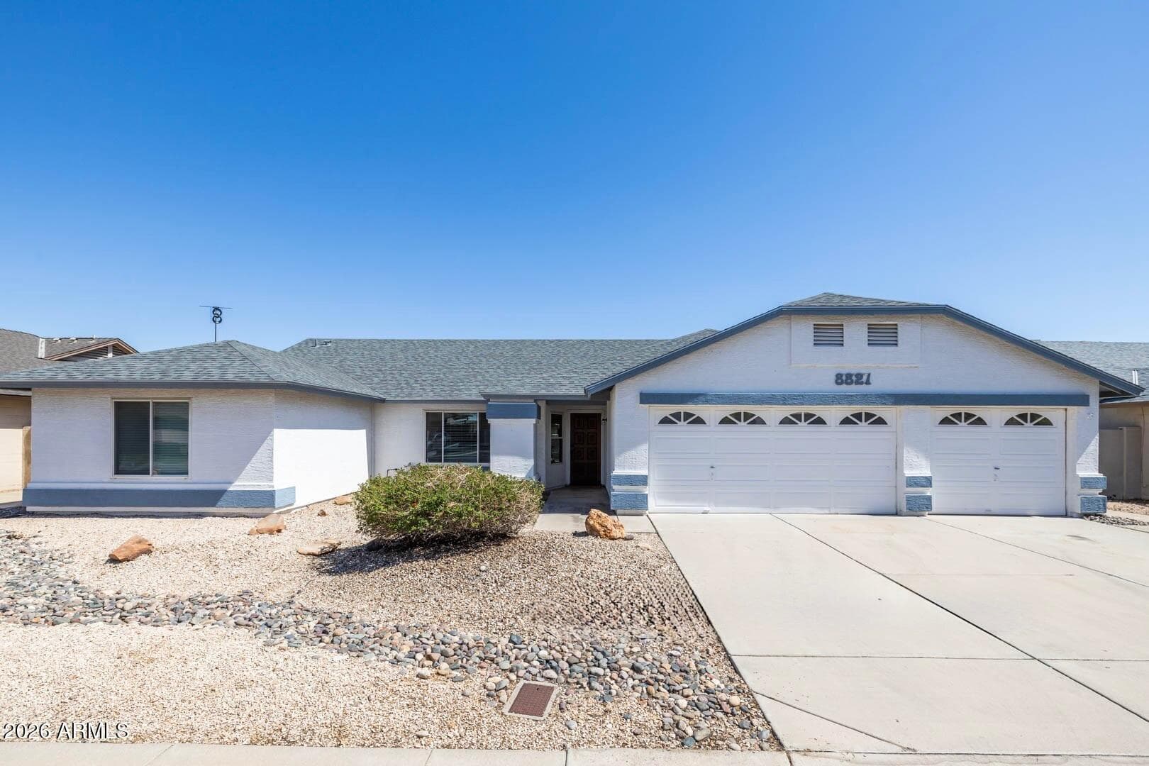 8821 W Keim Dr — photo 2