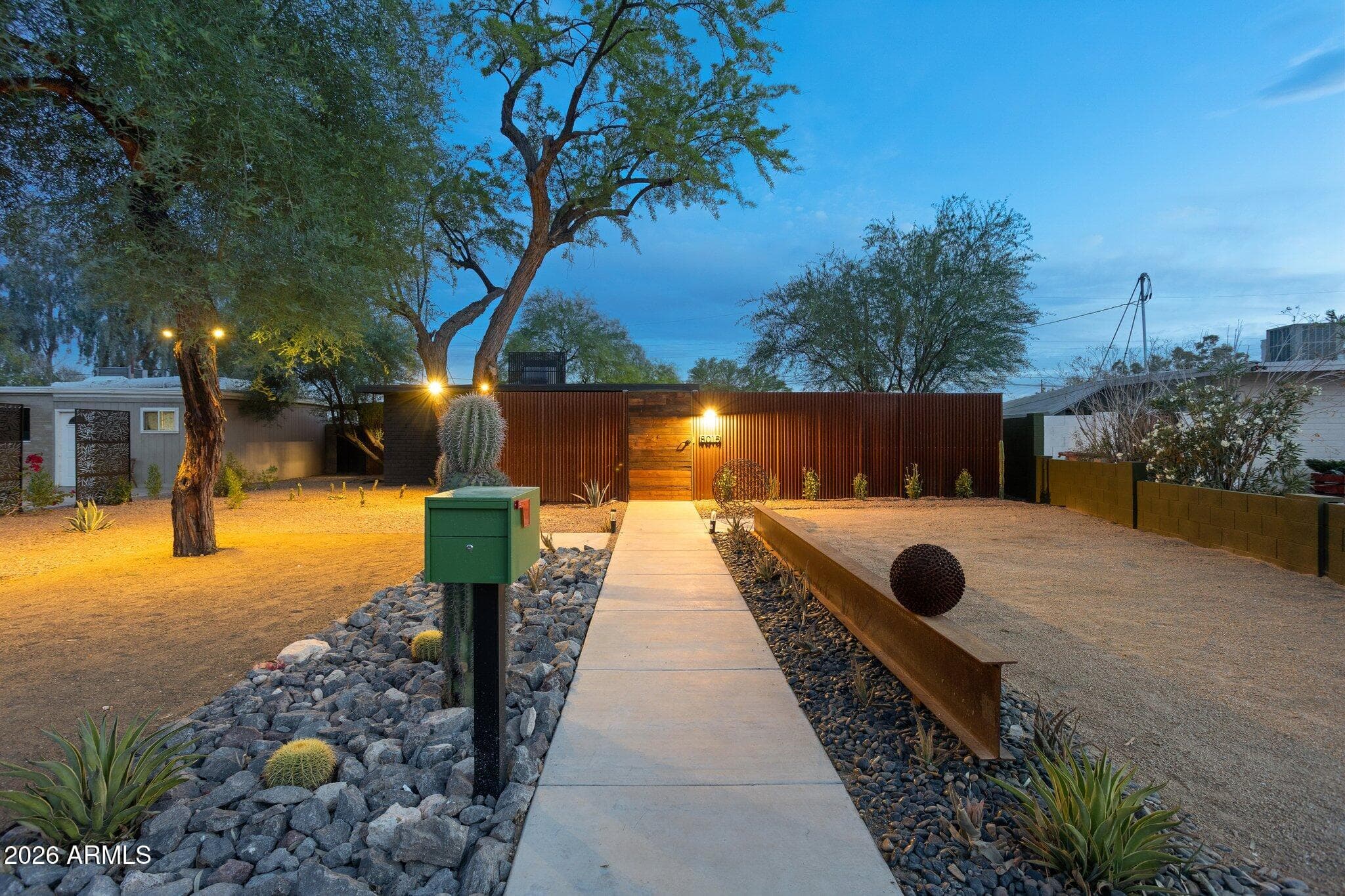 8015 E Coronado Rd — photo 2
