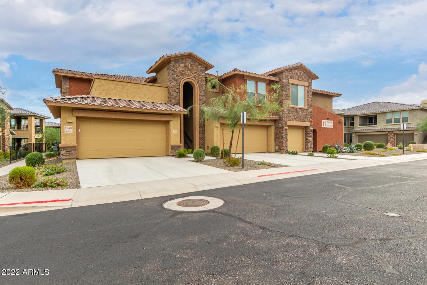 2425 W Bronco Butte Trail 1049 — photo 1