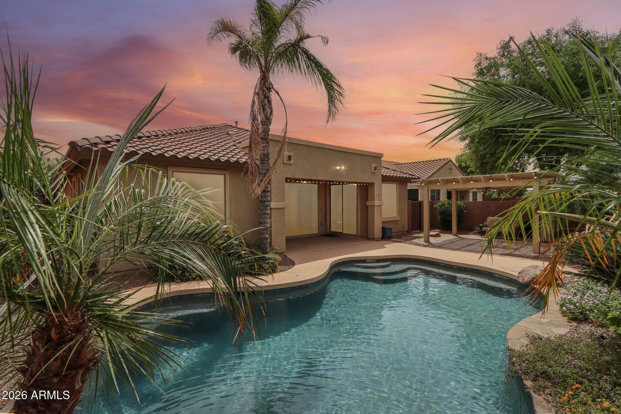 726 E Kingbird Dr — photo 1