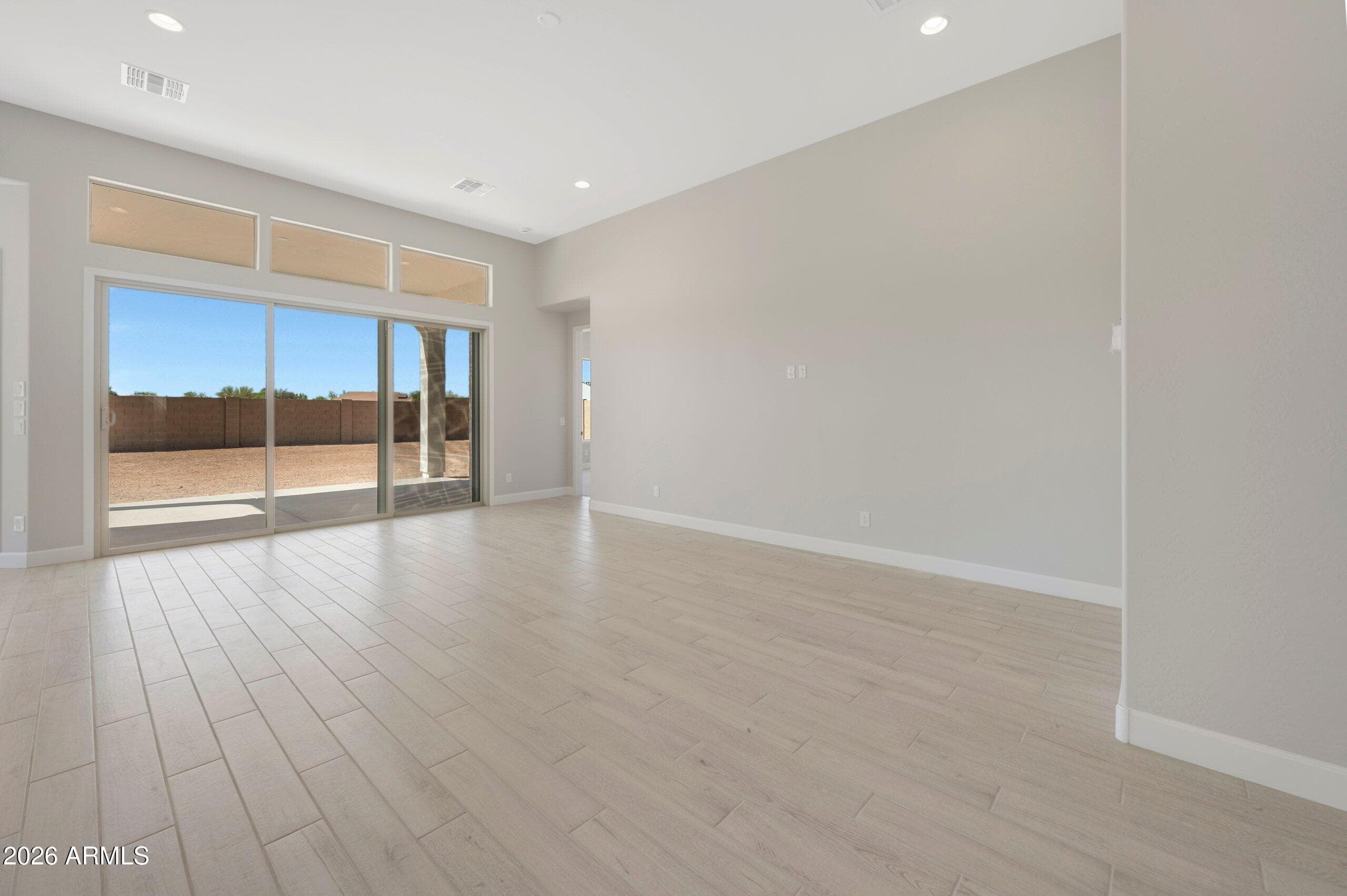 20191 W Luke Ave — photo 2