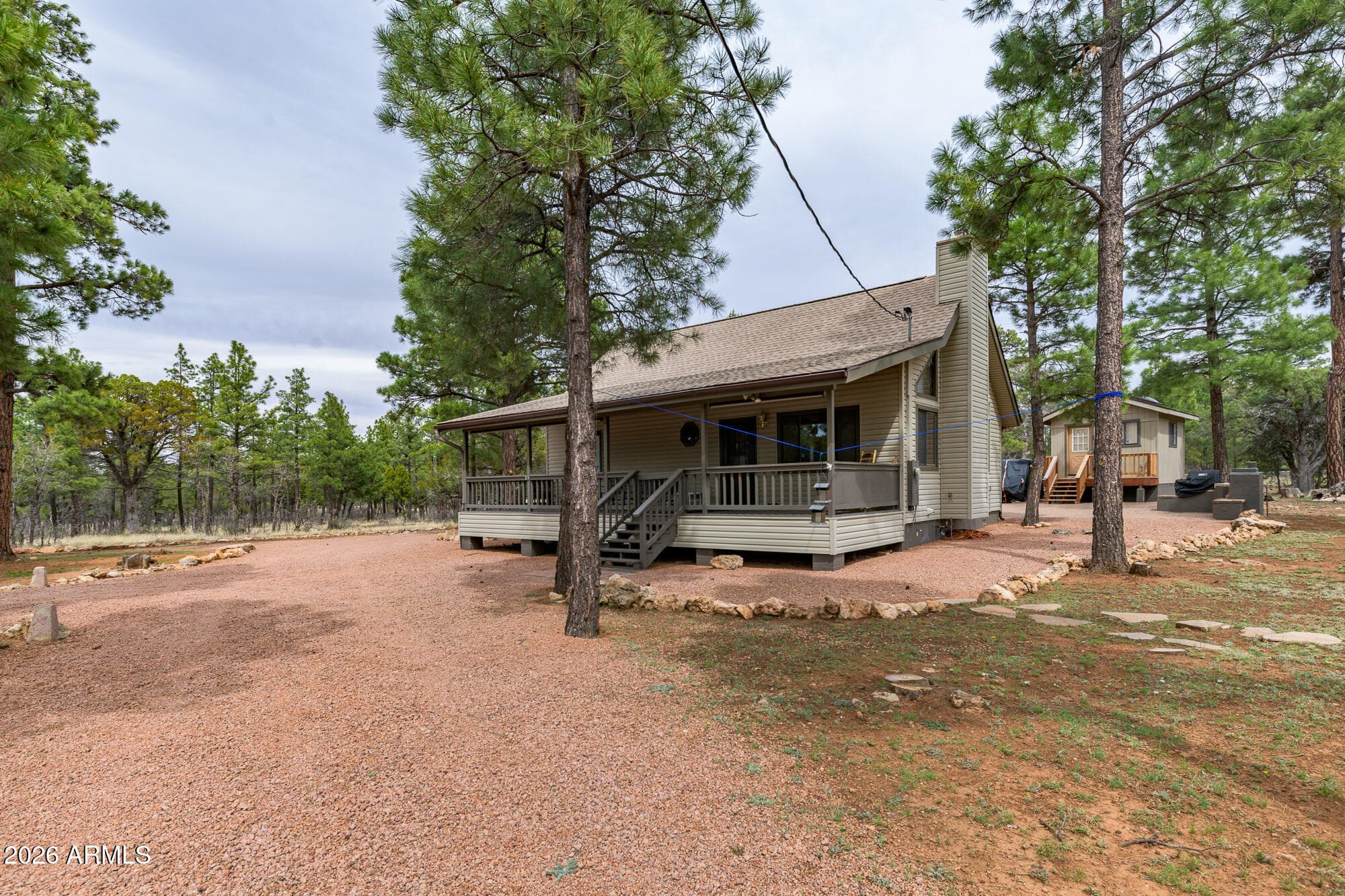 2751 ROUNDUP LN - Photo 1