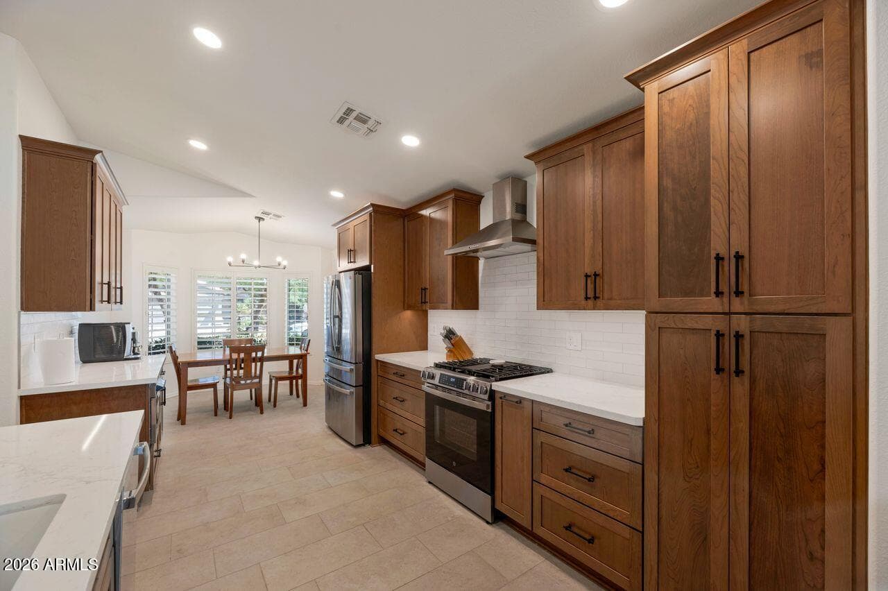 511 W Bluefield Ave — photo 2