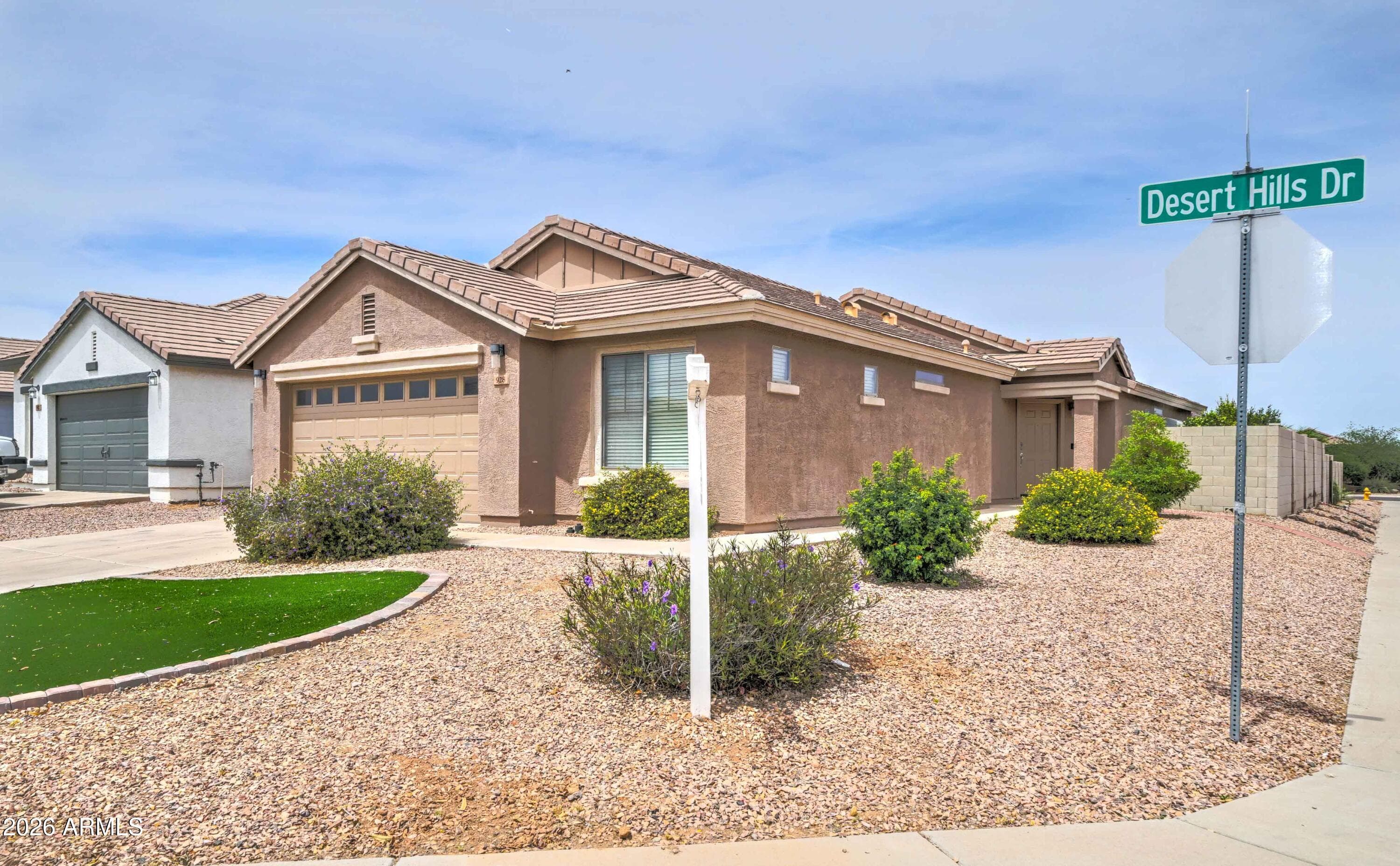 928 W Desert Hills Dr — photo 1