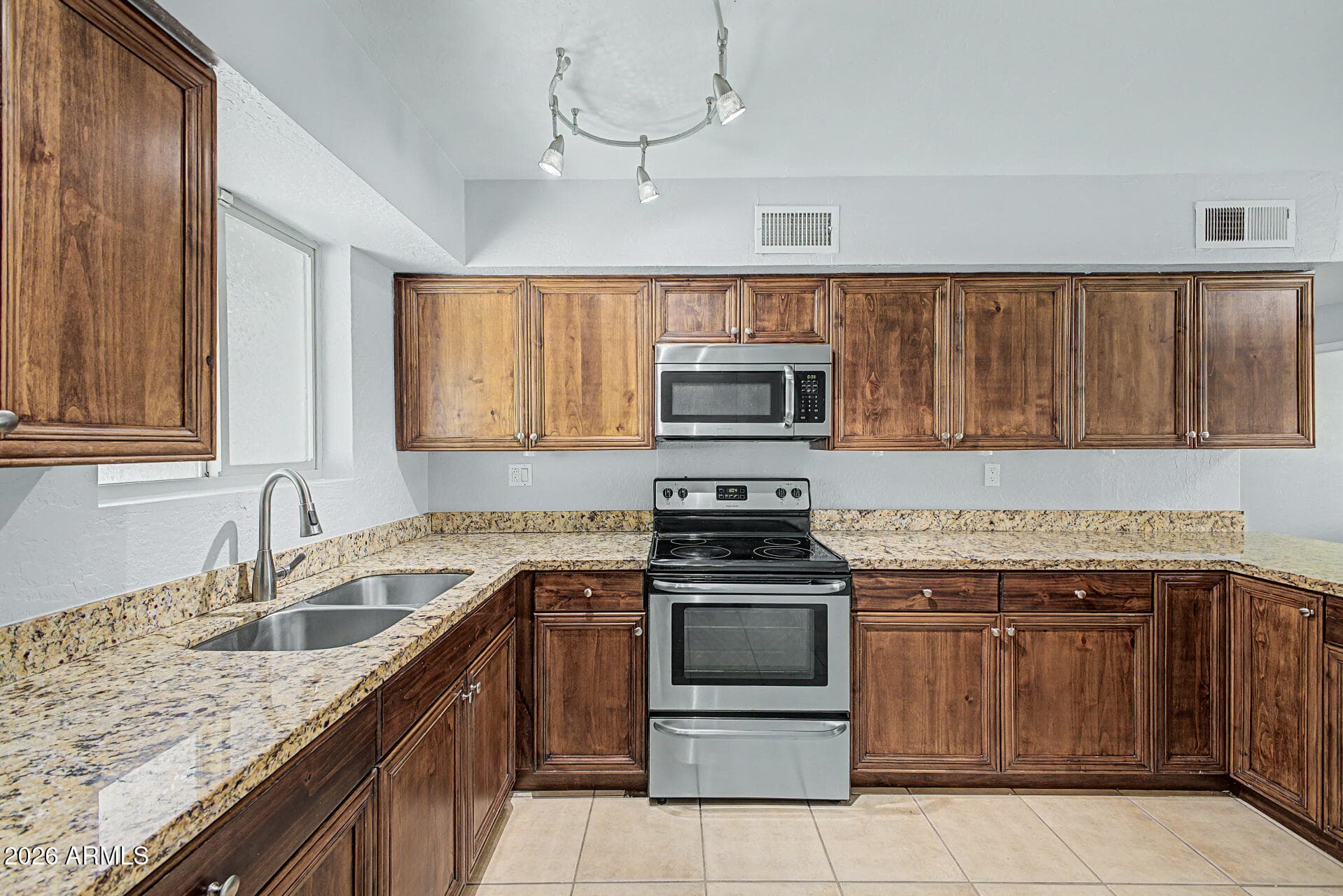 5244 W Sanna St — photo 2