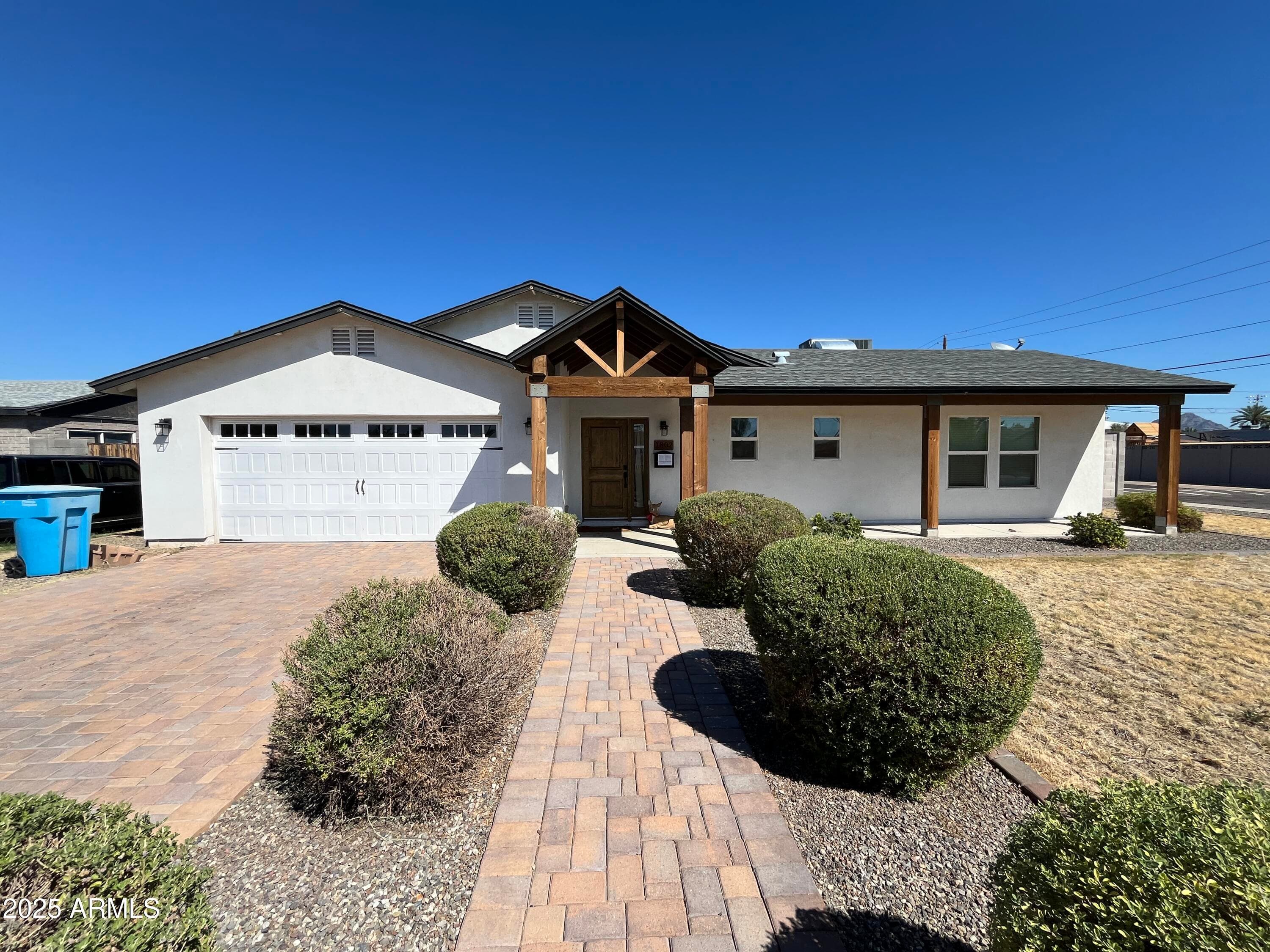 1802 W Indianola Ave — photo 1