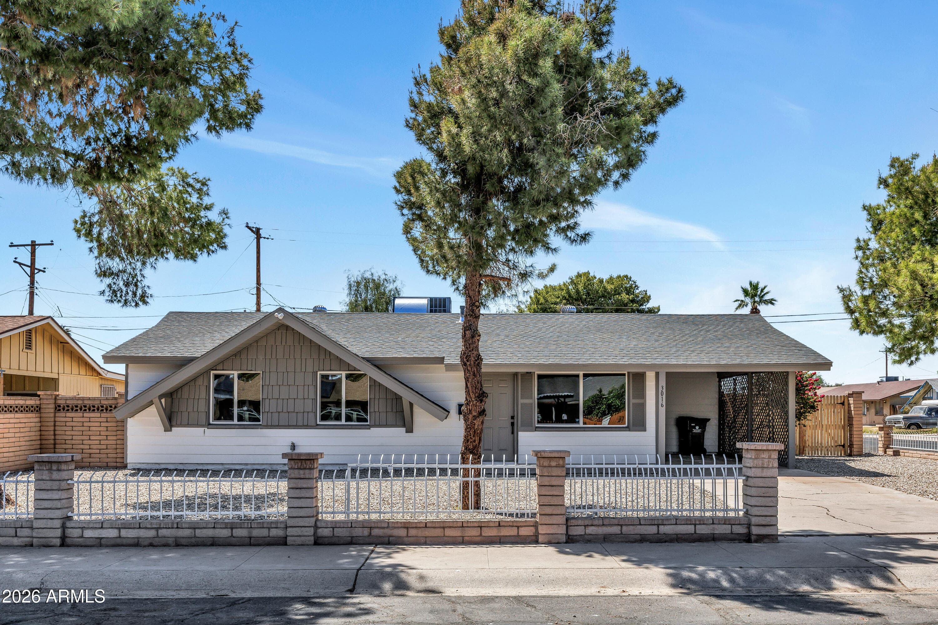 3016 N 35th Dr — photo 1
