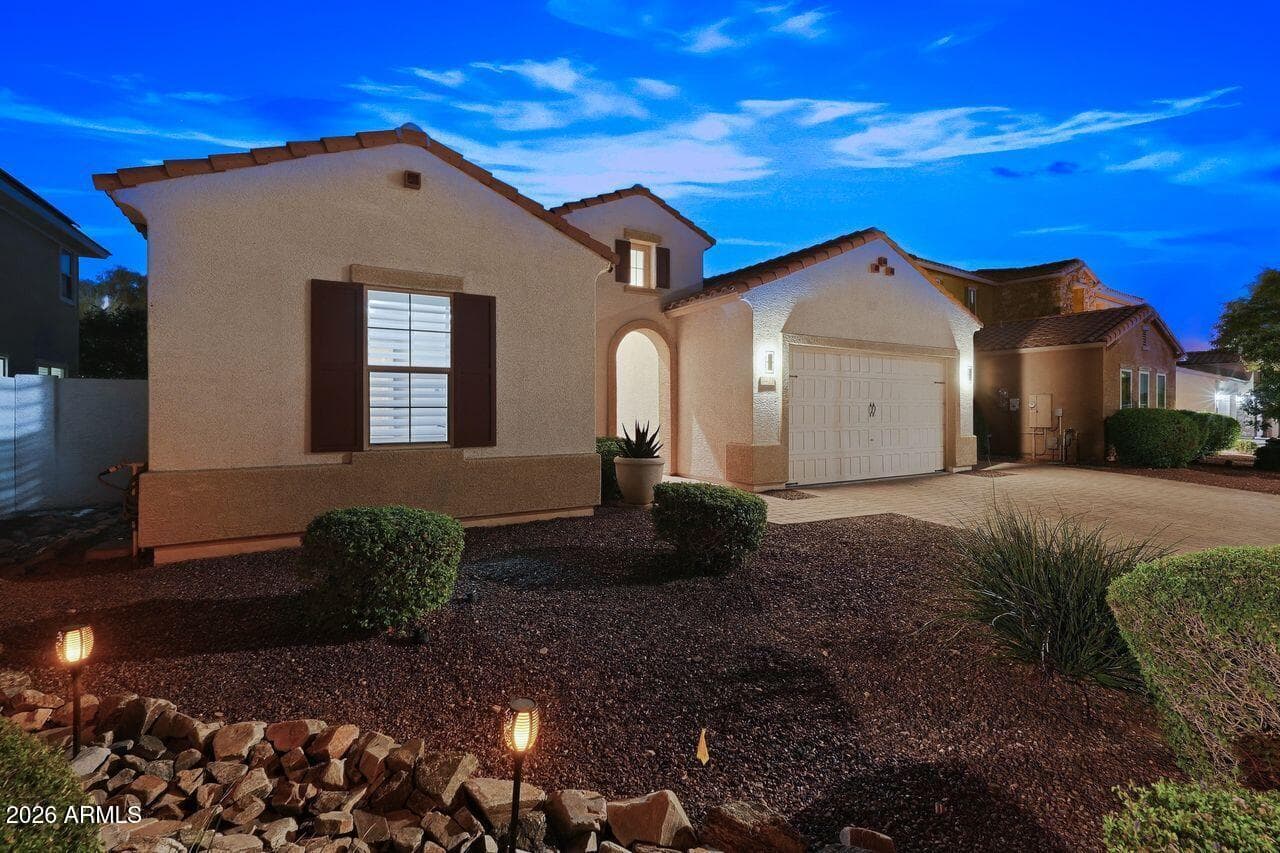 7421 W Remuda Dr — photo 2