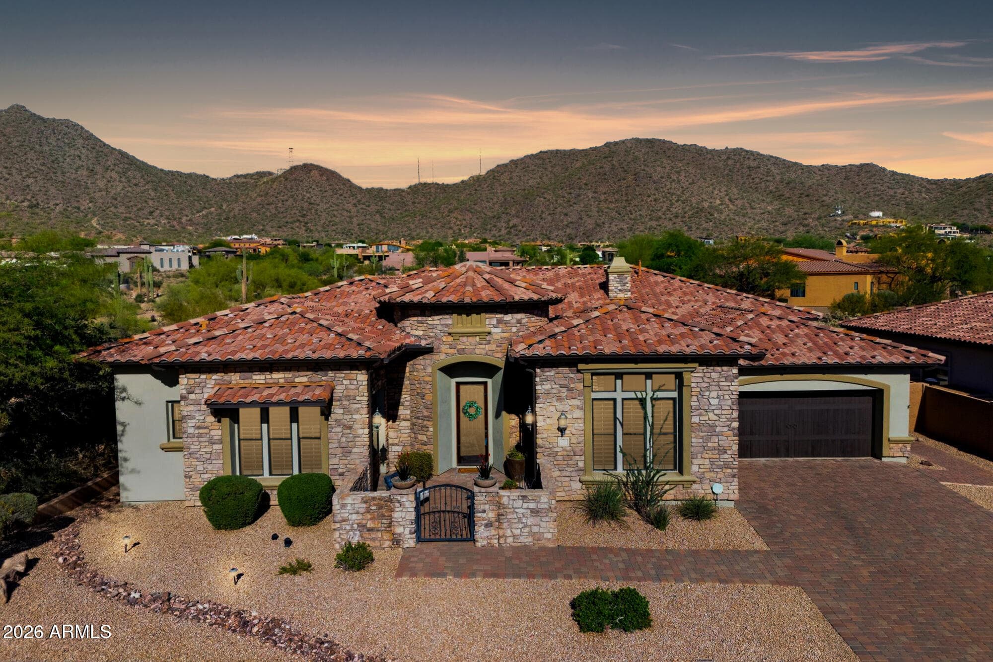 4157 N Highview -- — photo 1