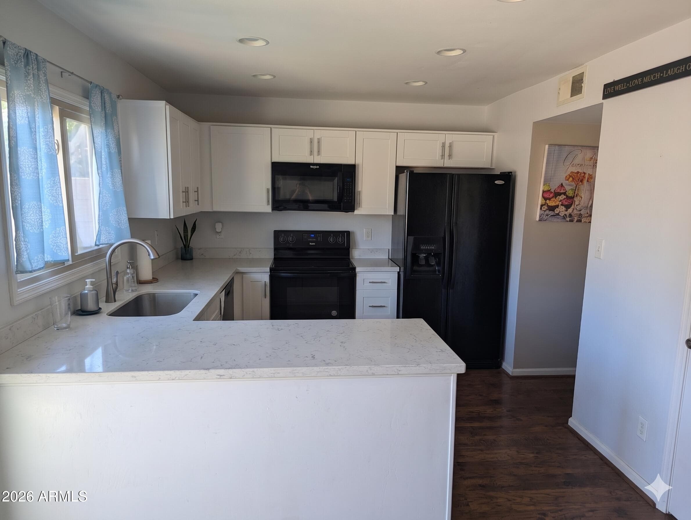 746 E Strahan Dr — photo 1